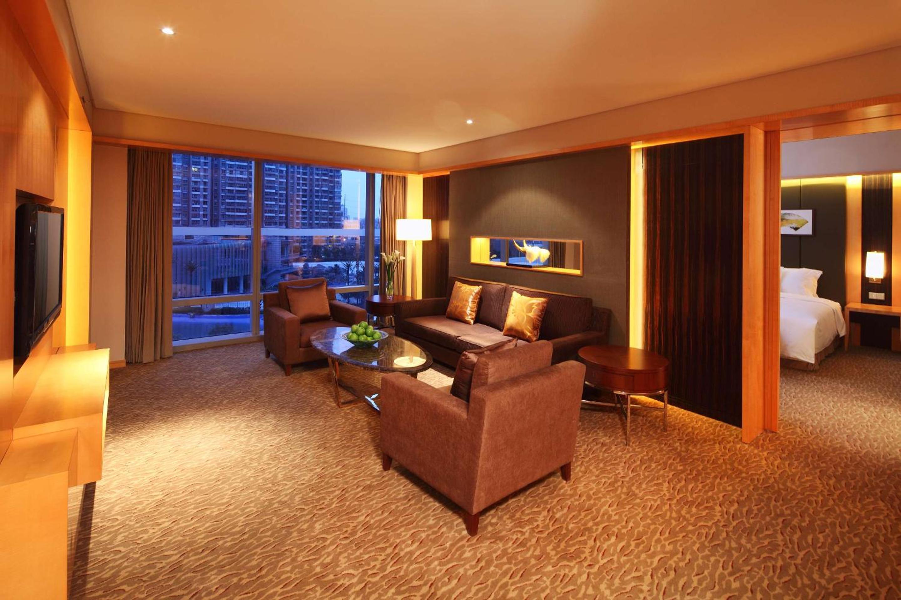 Premier King Suite - Photo 4