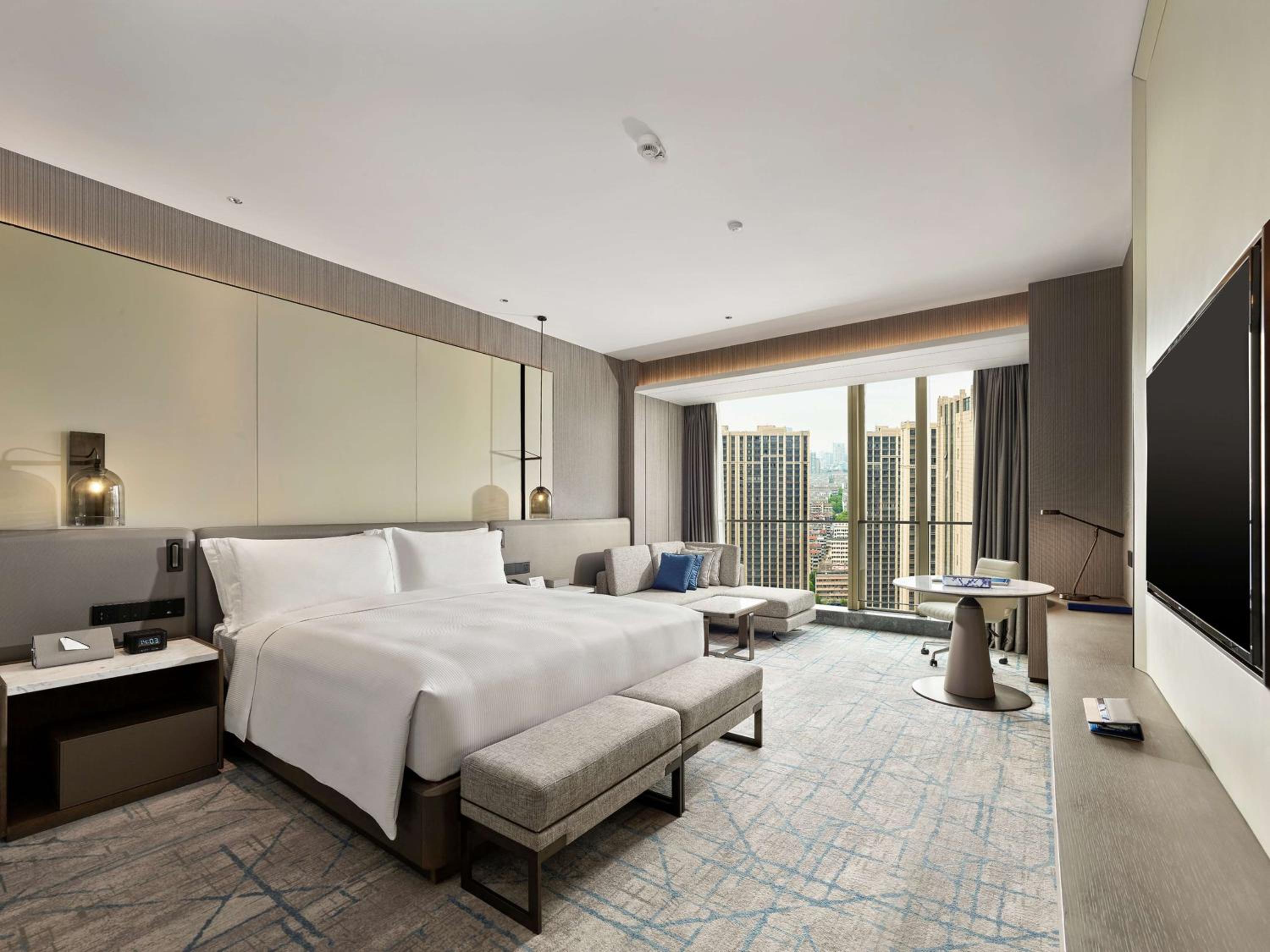 Deluxe King Room photo 1