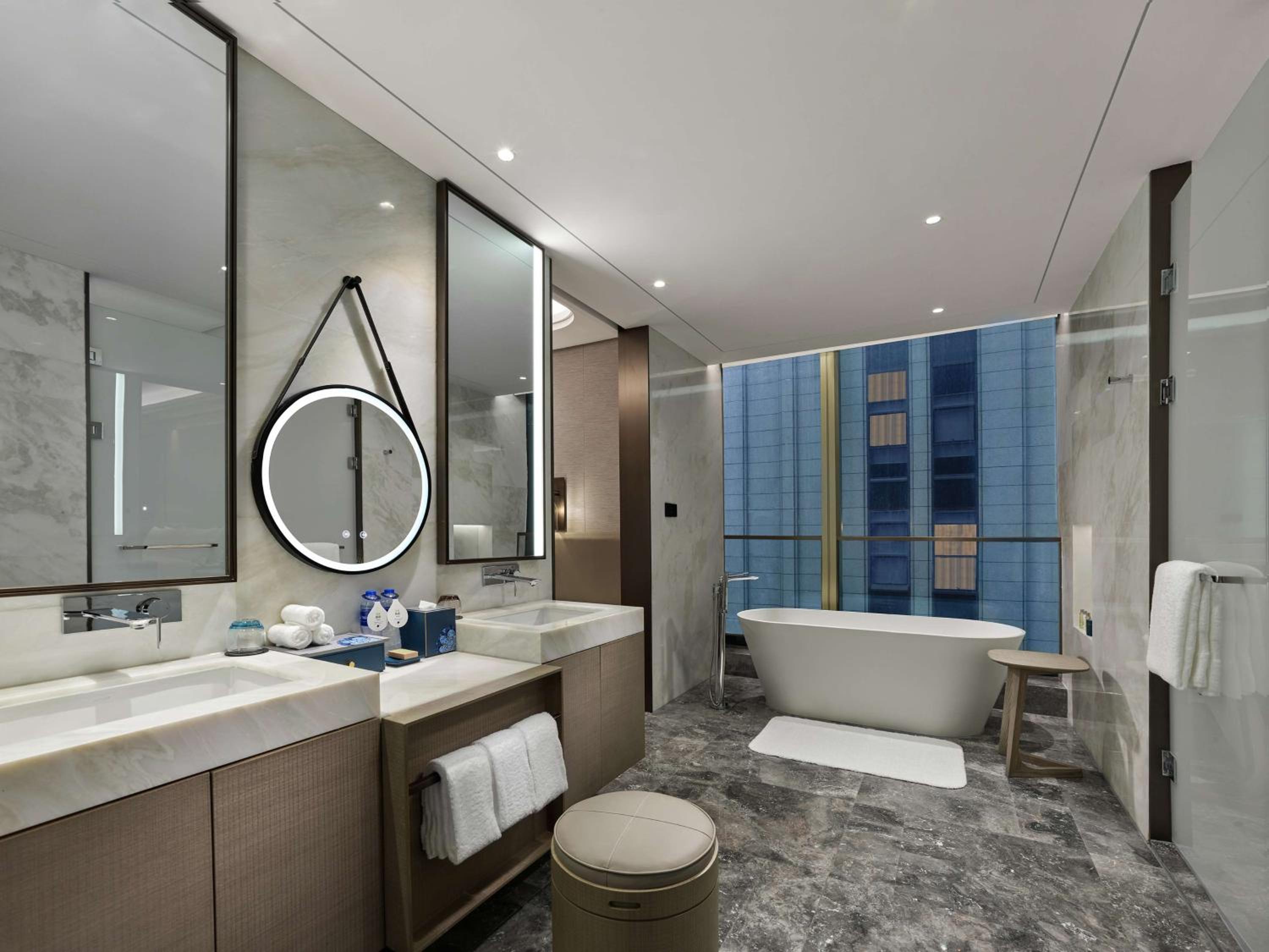 Deluxe King Suite photo 2