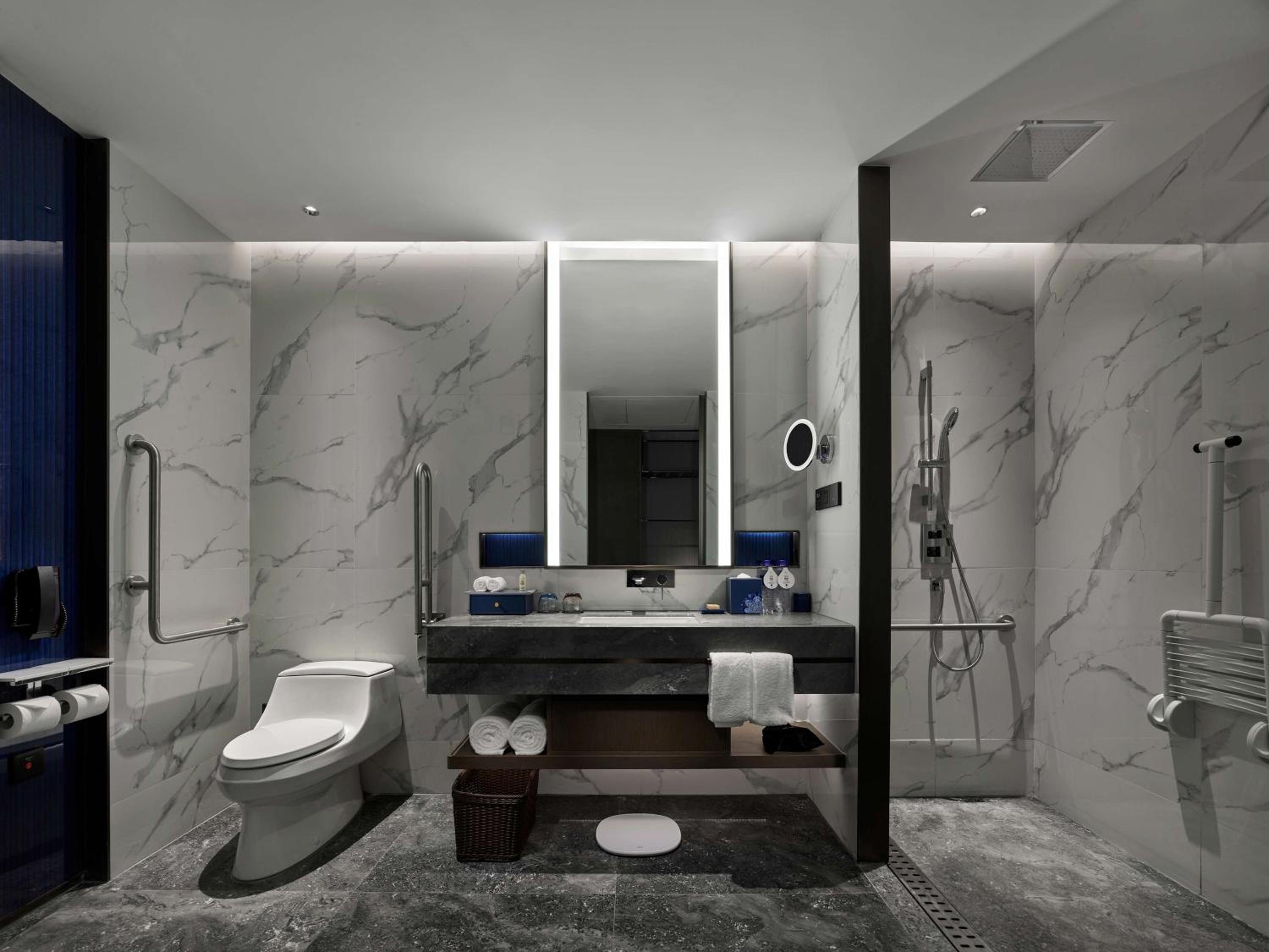 King Room - Mobility Accessible  photo 2