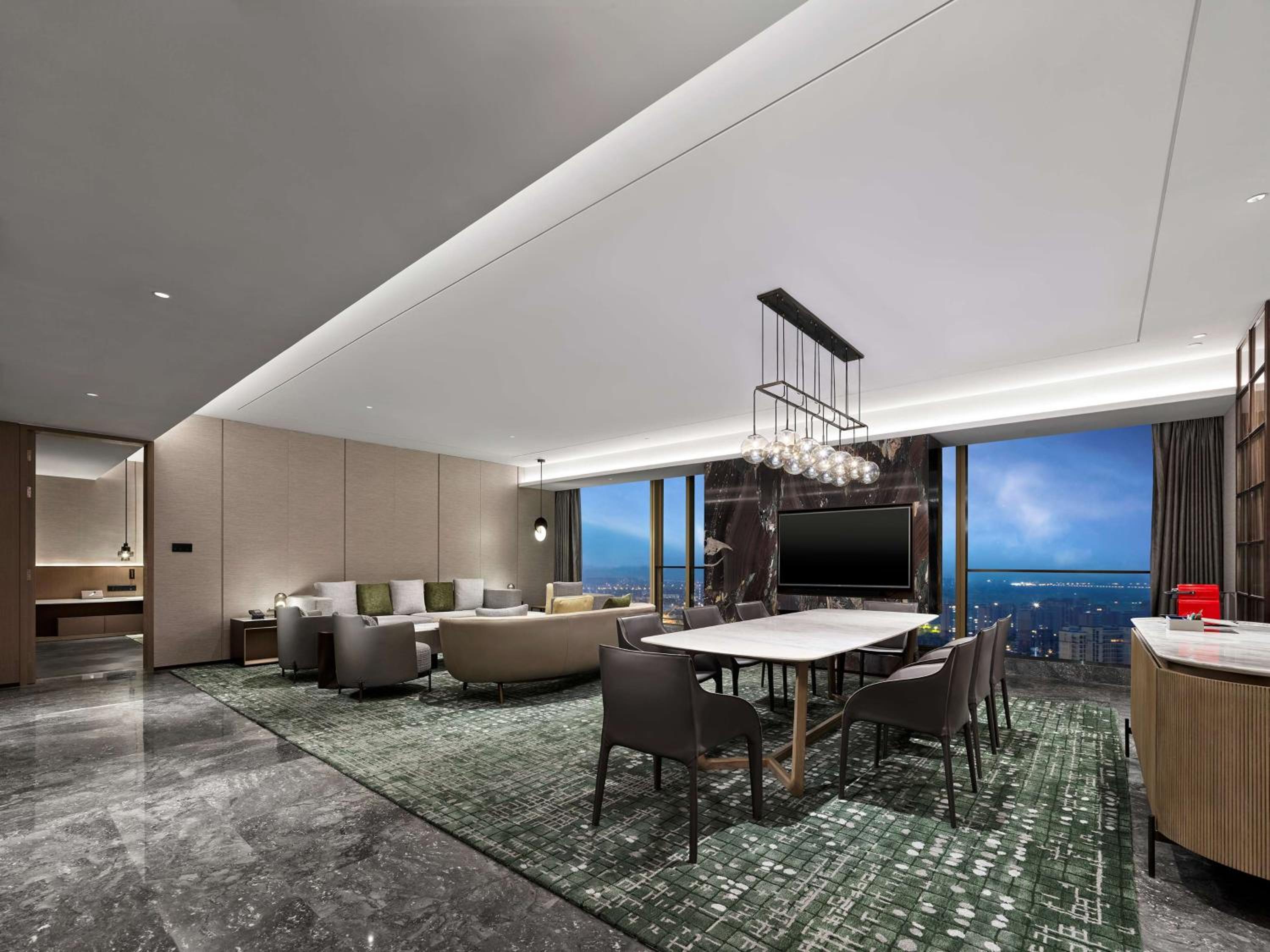 Premium King Suite photo 1