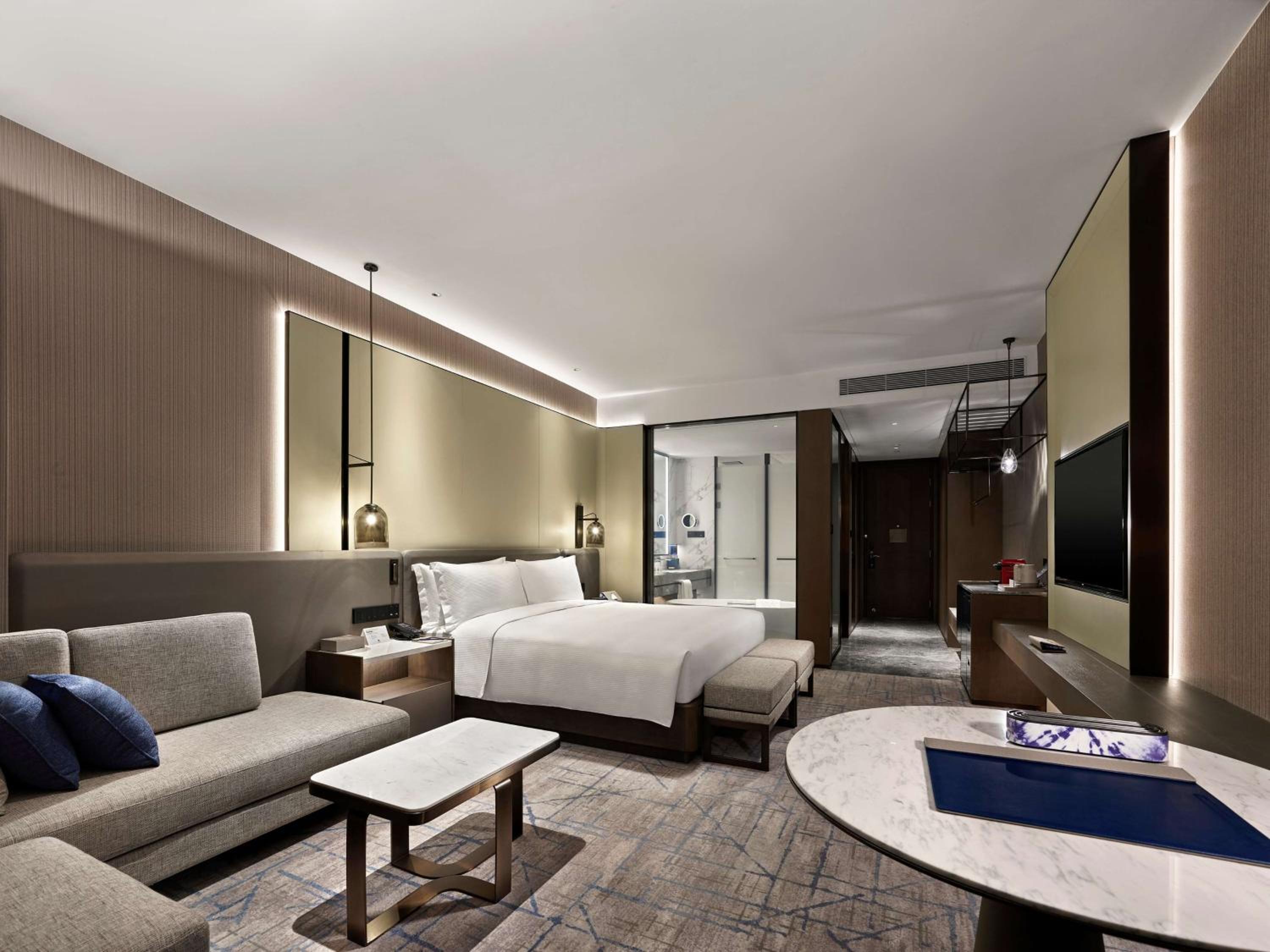 Deluxe King Room photo 2