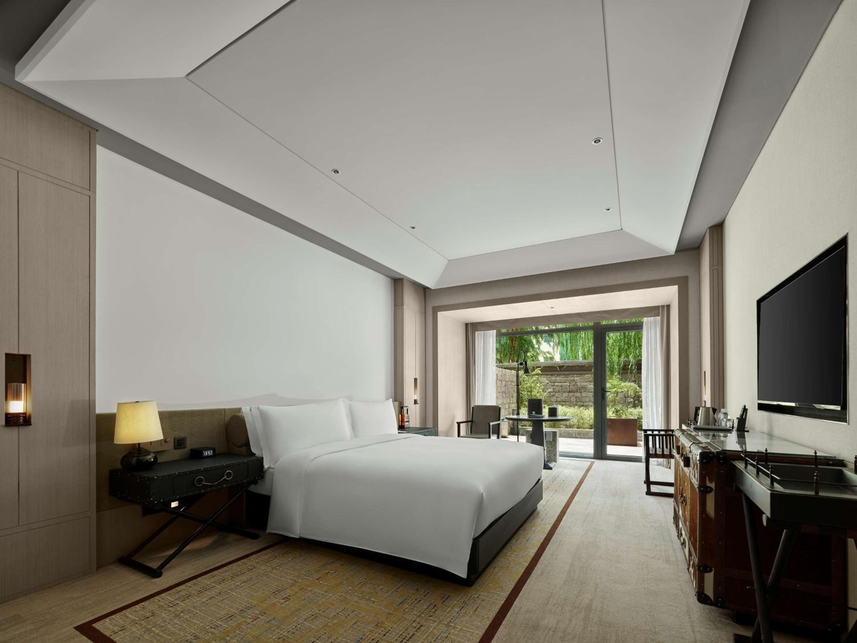 King Guest Room with Courtyard - Photo 2