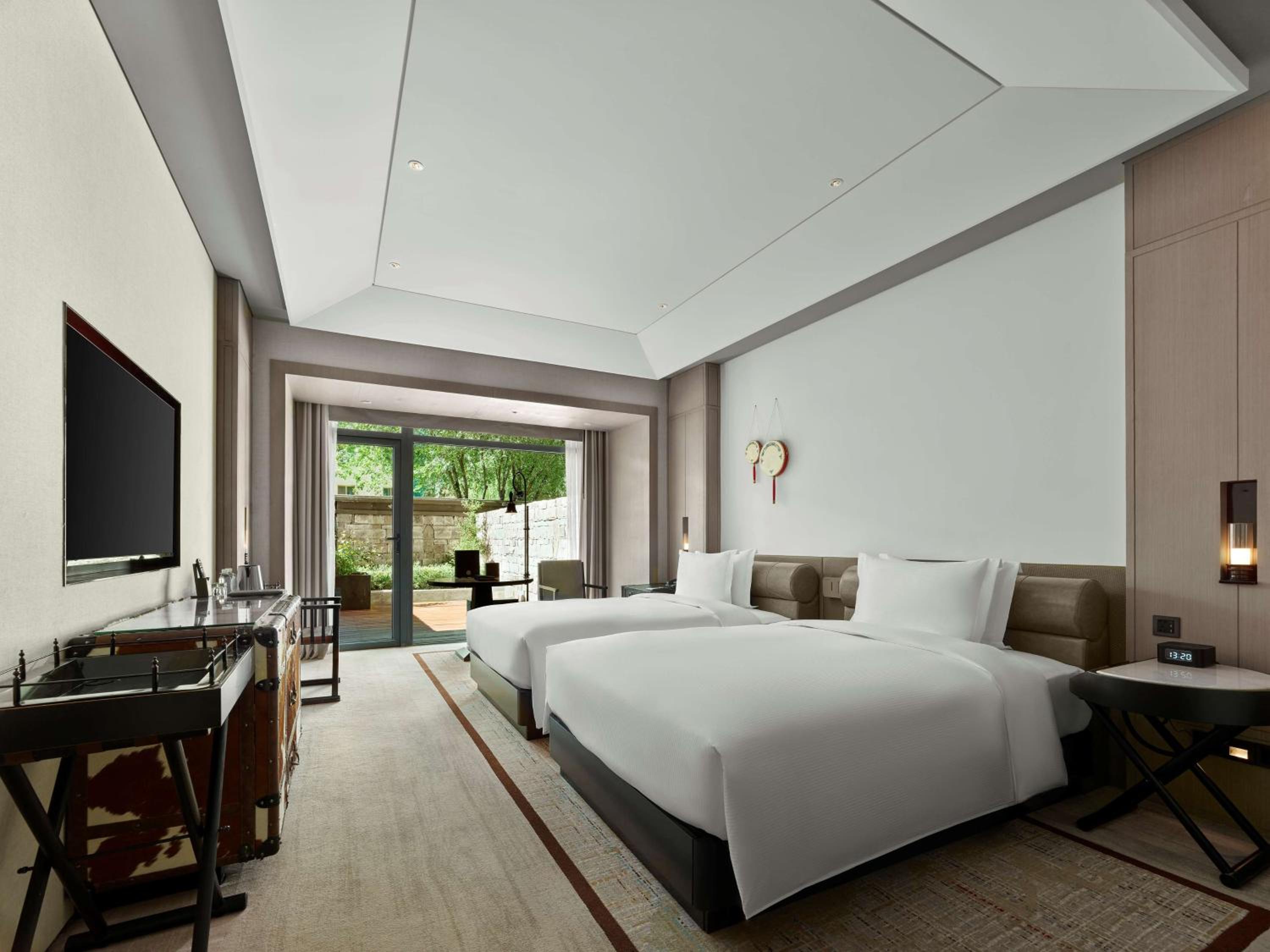 Twin Guest Room with Courtyard - Photo 1
