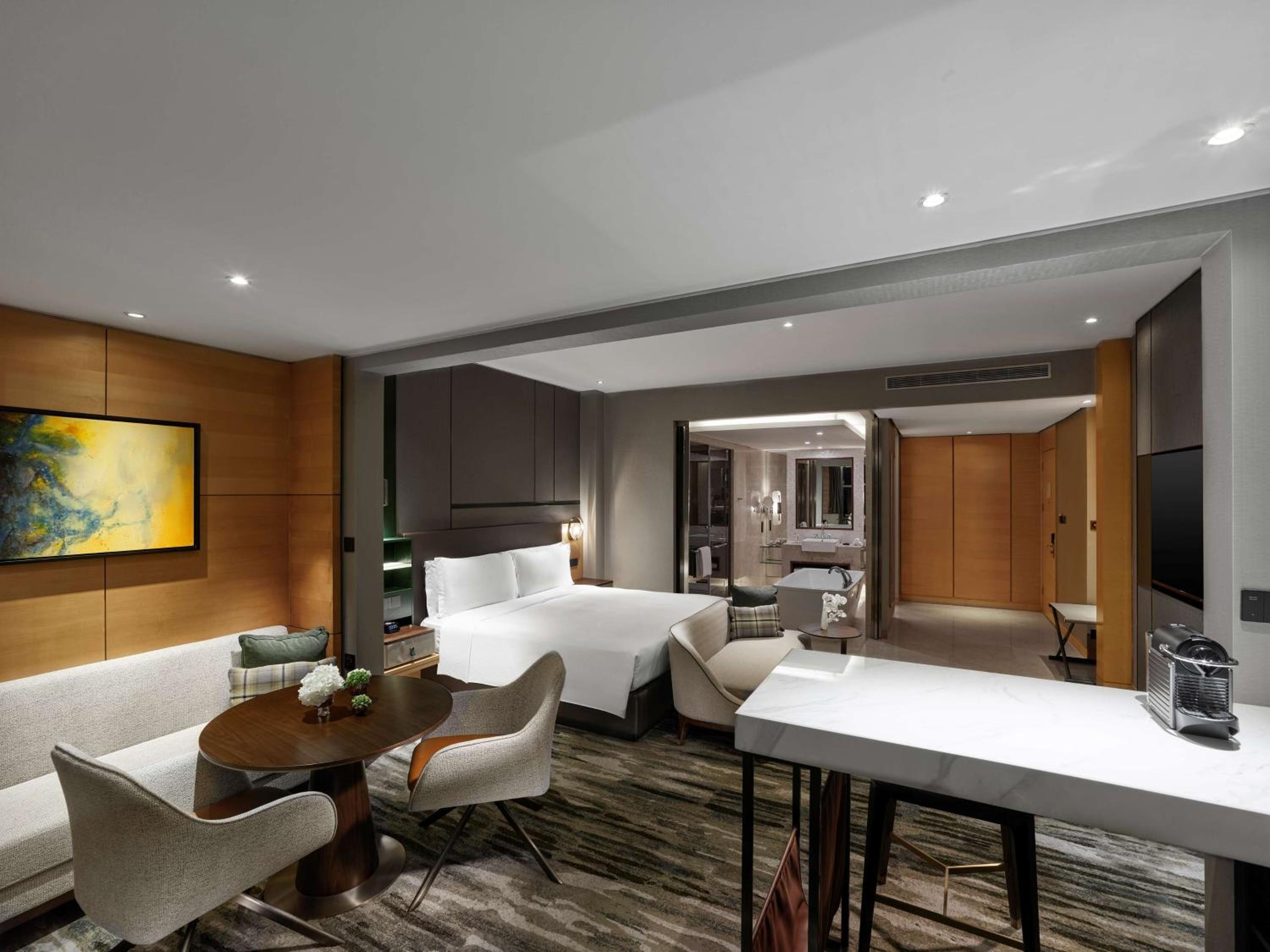 Executive King Studio - Photo 1