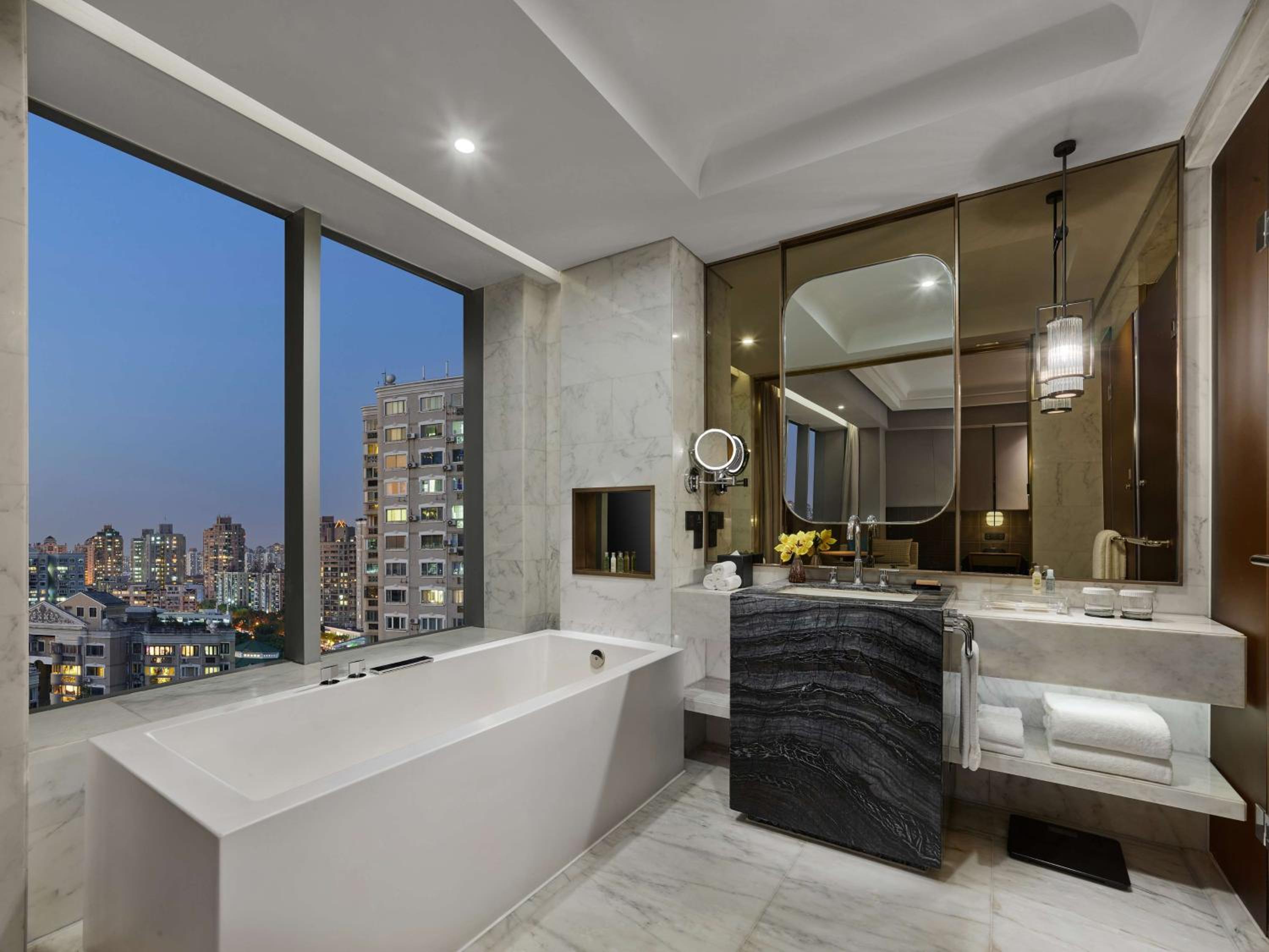 Hilton Premier King - Photo 6