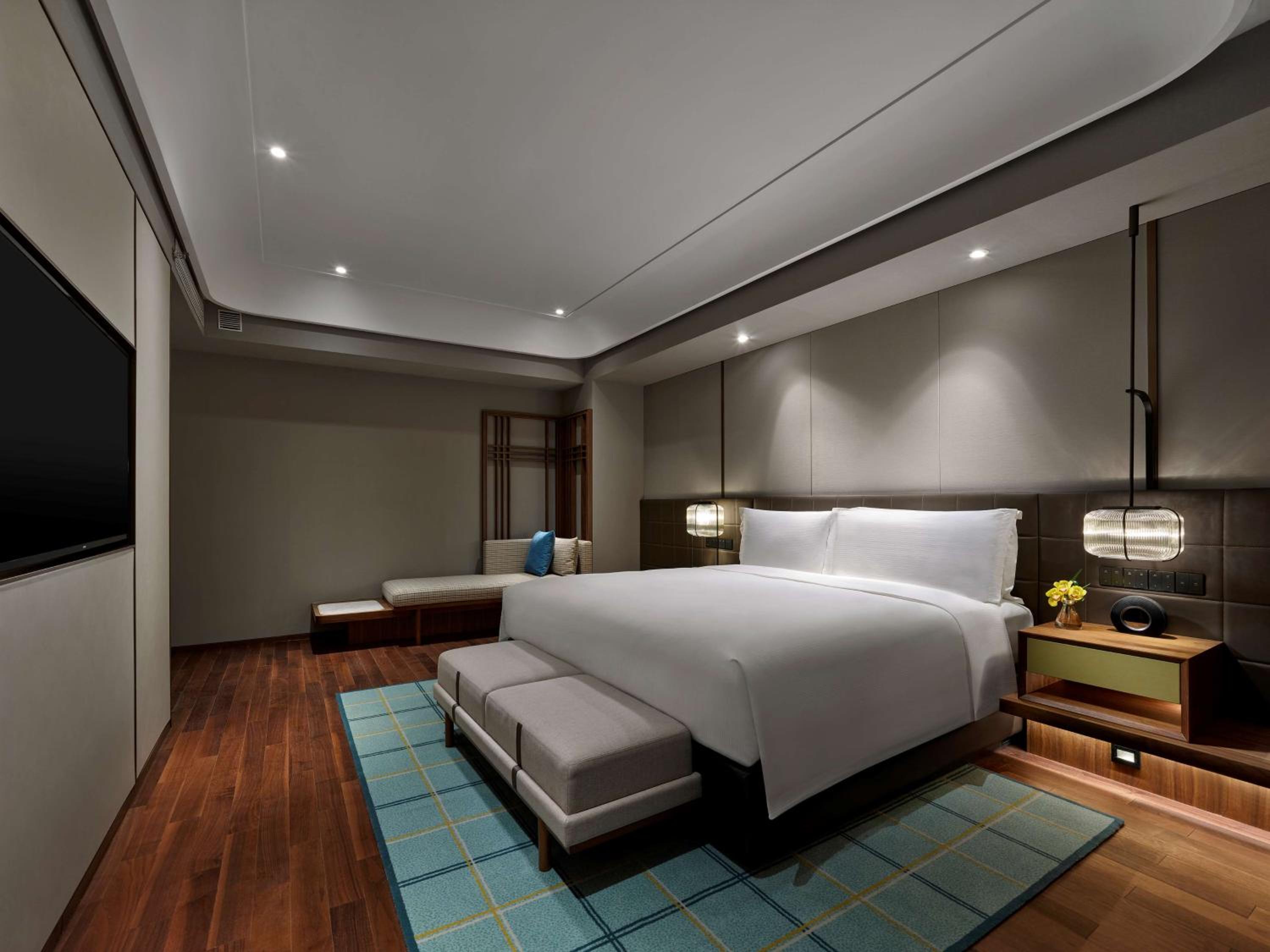 Executive Suite thumbnail 5