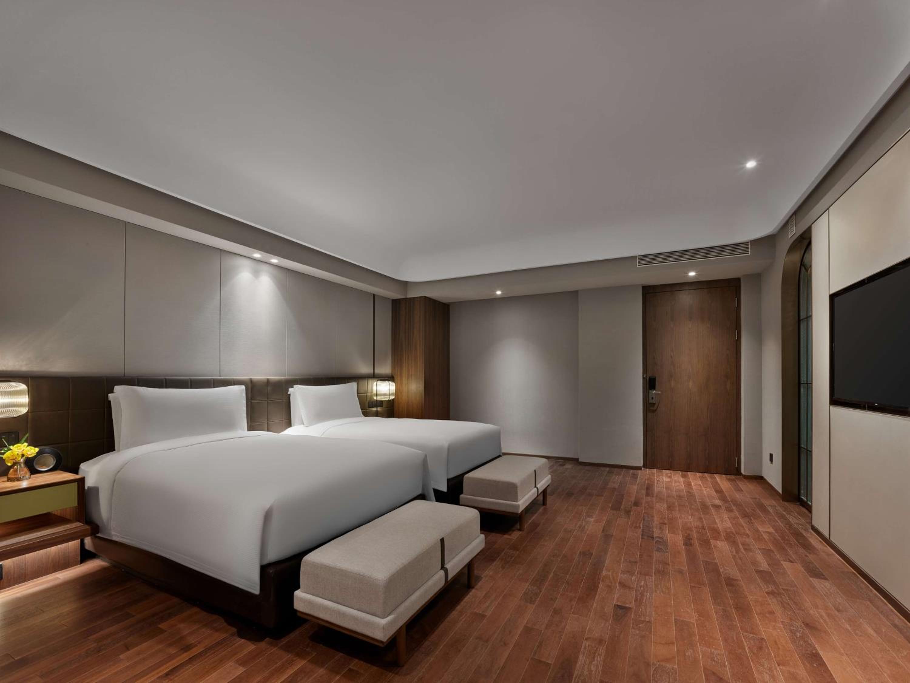 Executive Twin Room thumbnail 5
