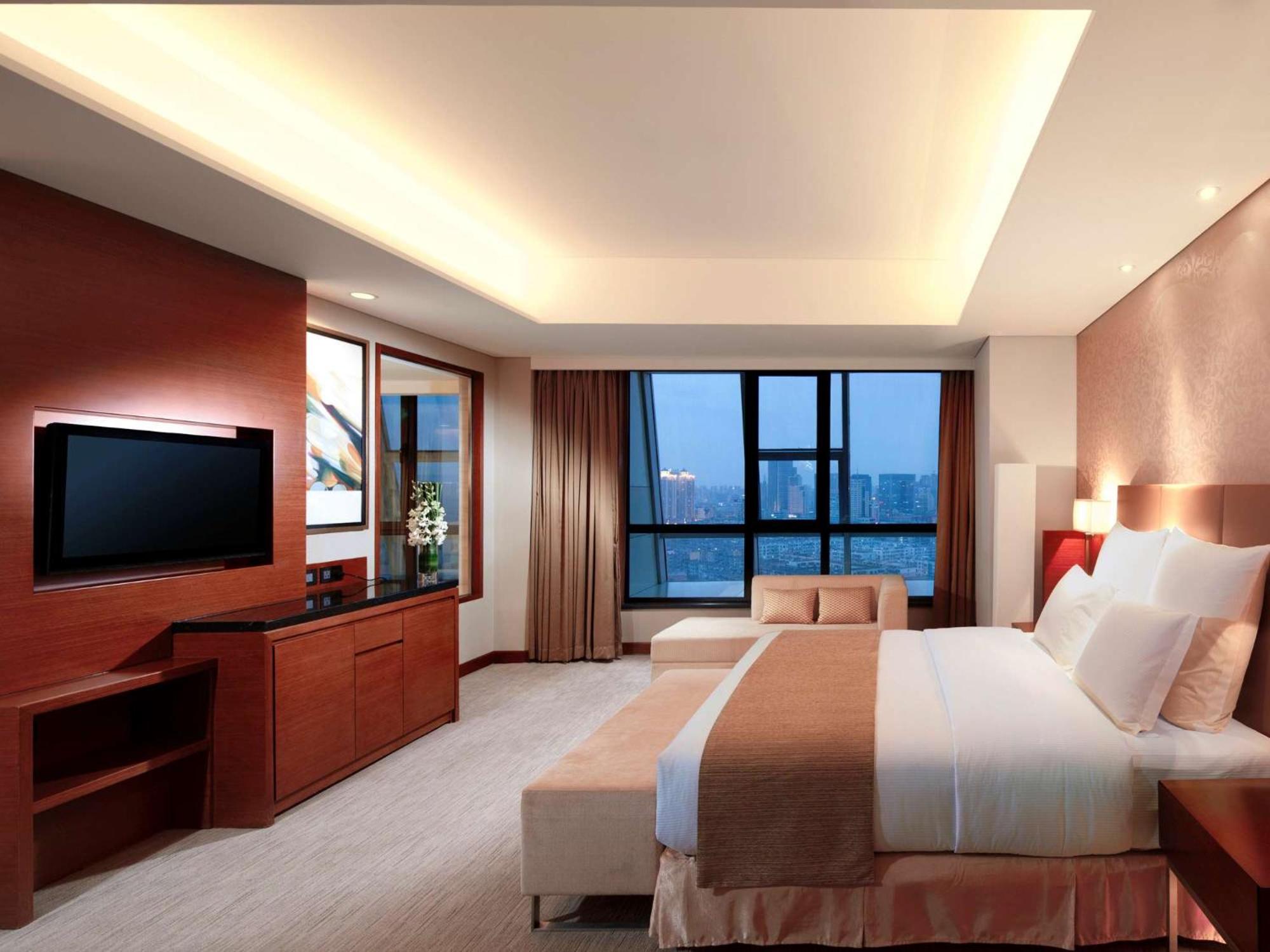 1 King Bed Executive 2 Bay