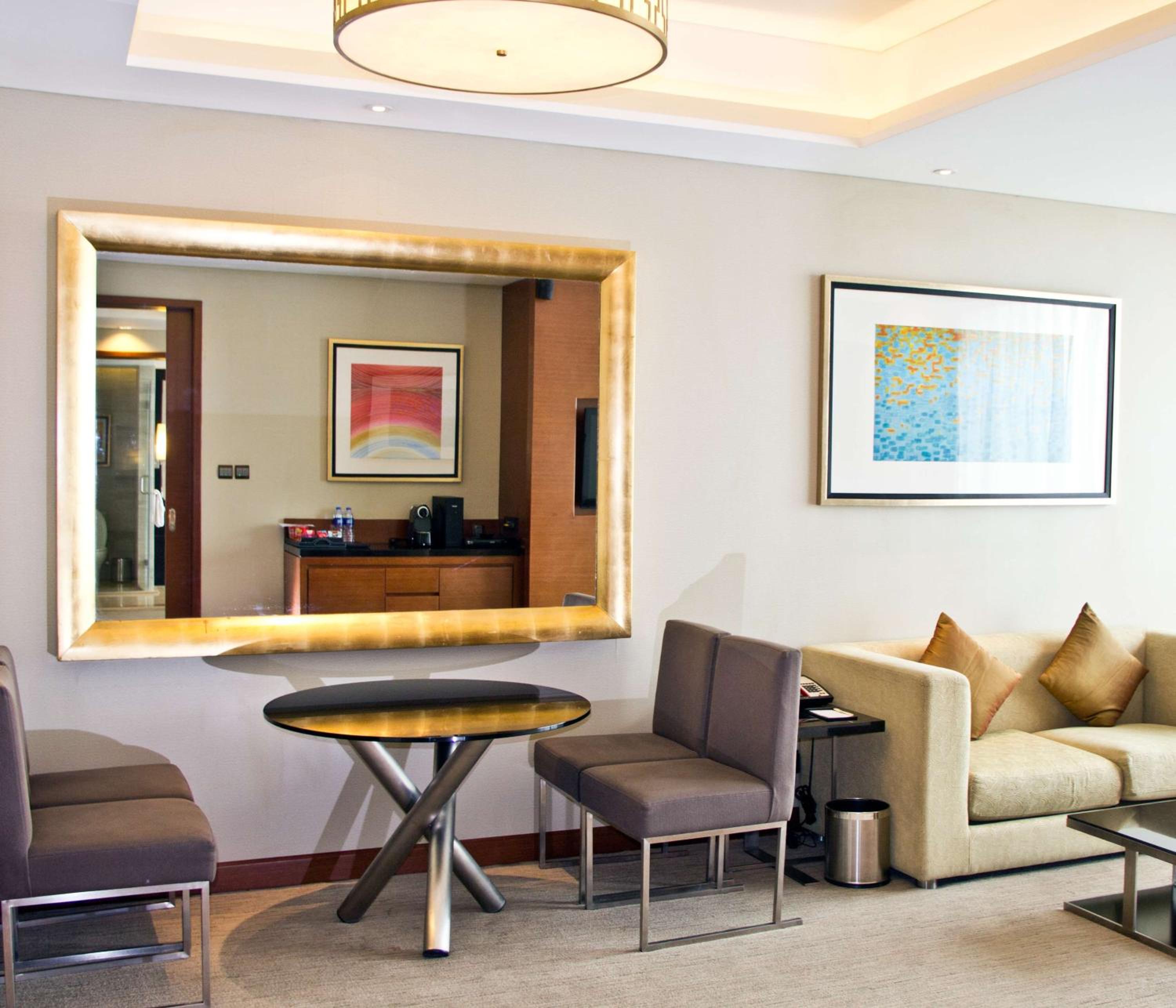 Deluxe King Suite - Photo 3