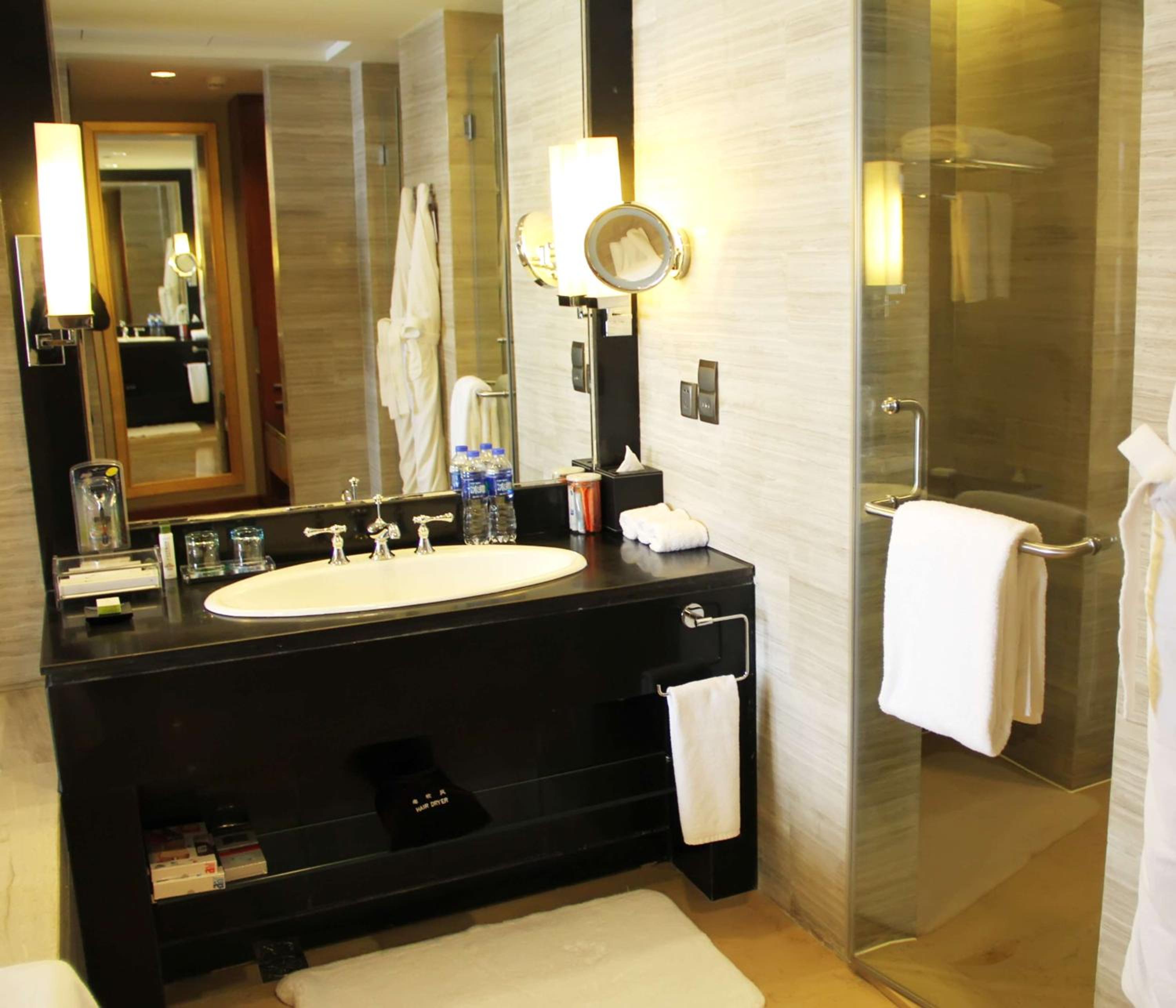 Superior King Suite - Photo 3