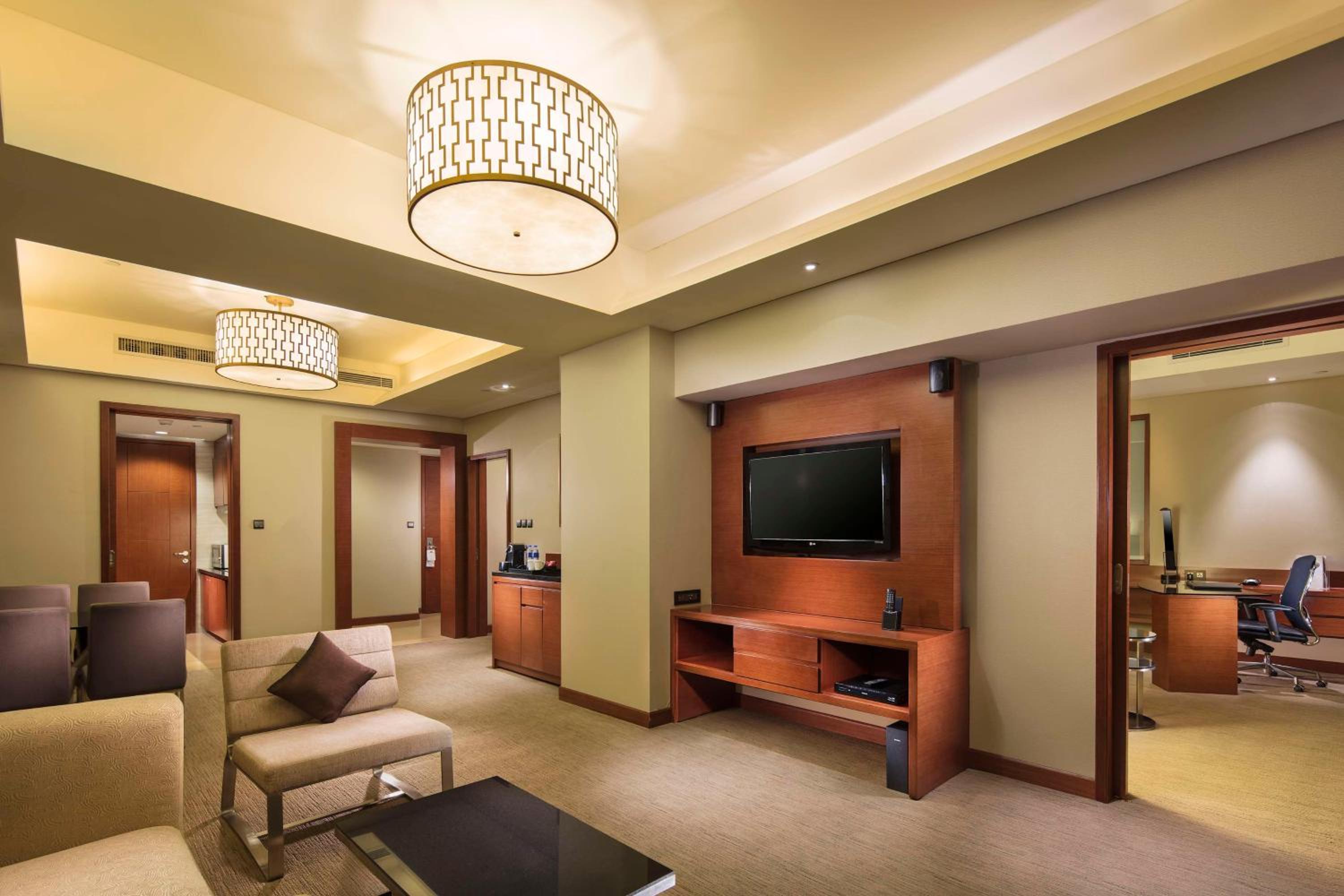Deluxe King Suite - Photo 7