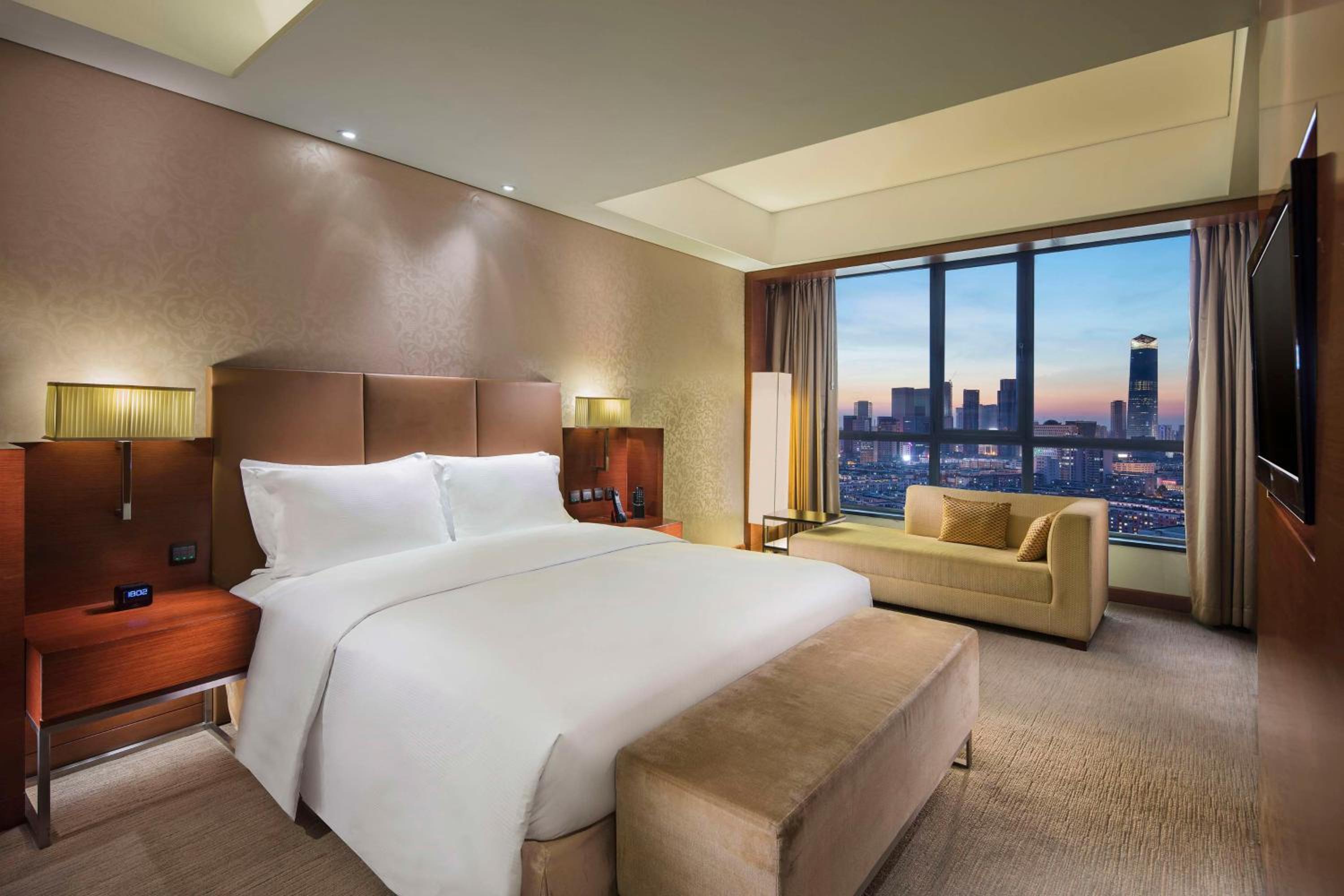 Superior King Suite - Photo 10
