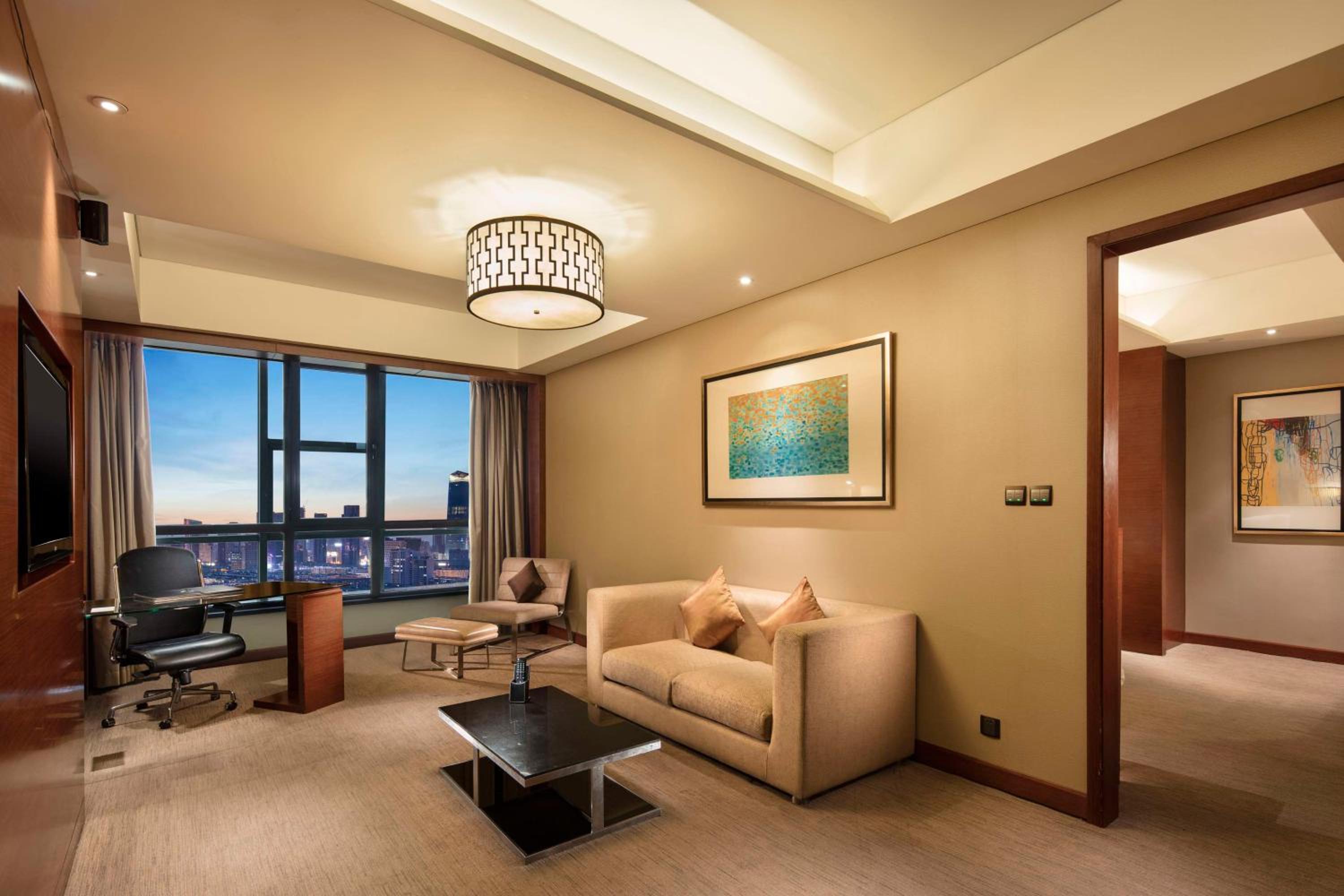 Superior King Suite - Photo 7