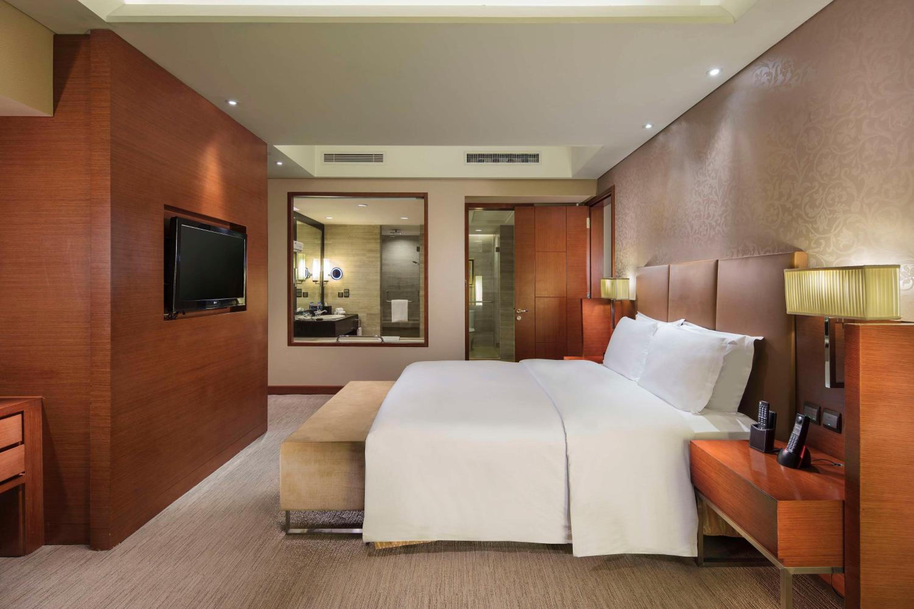 Superior King Suite - Photo 5