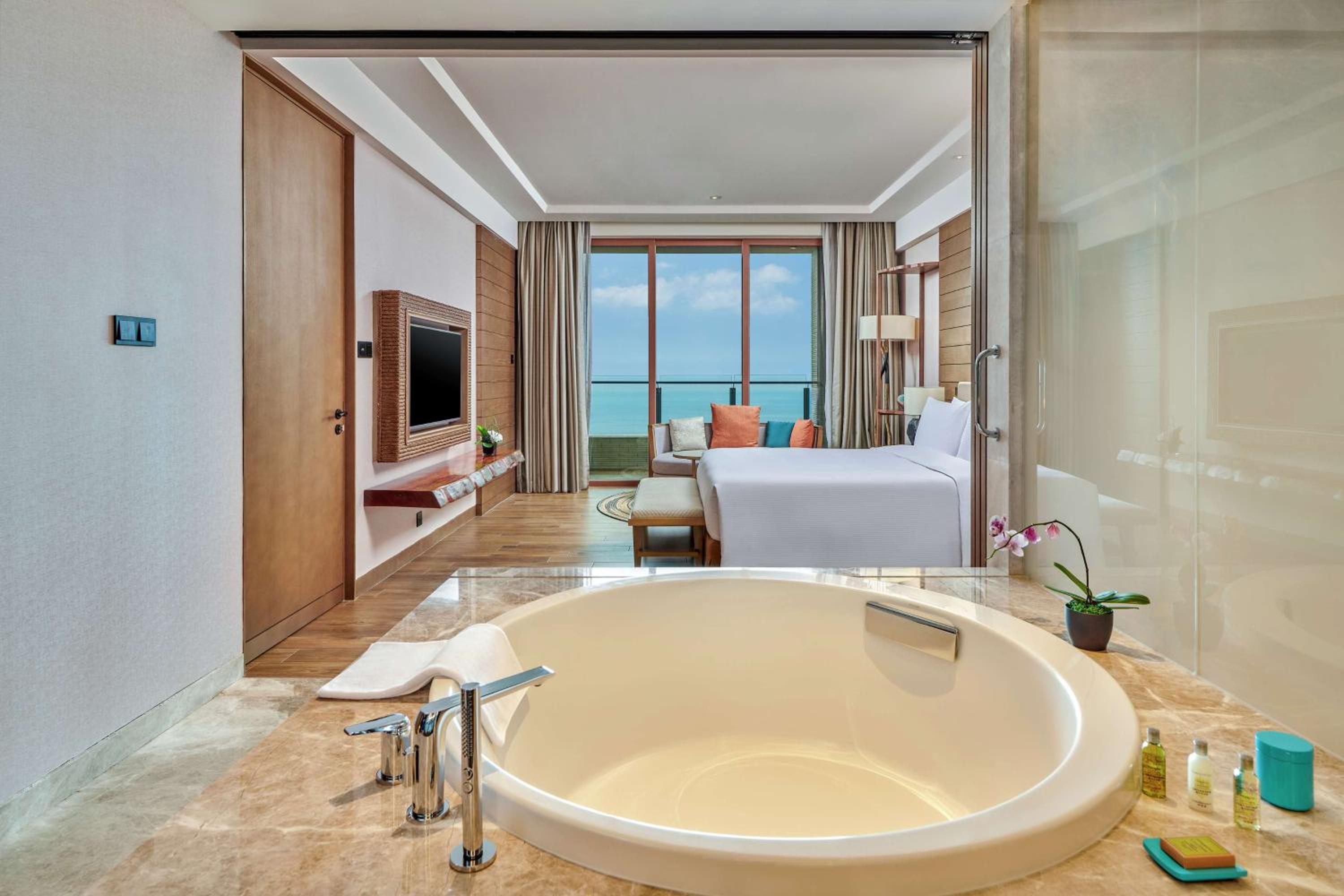 Deluxe Suite with Sea View photo 2