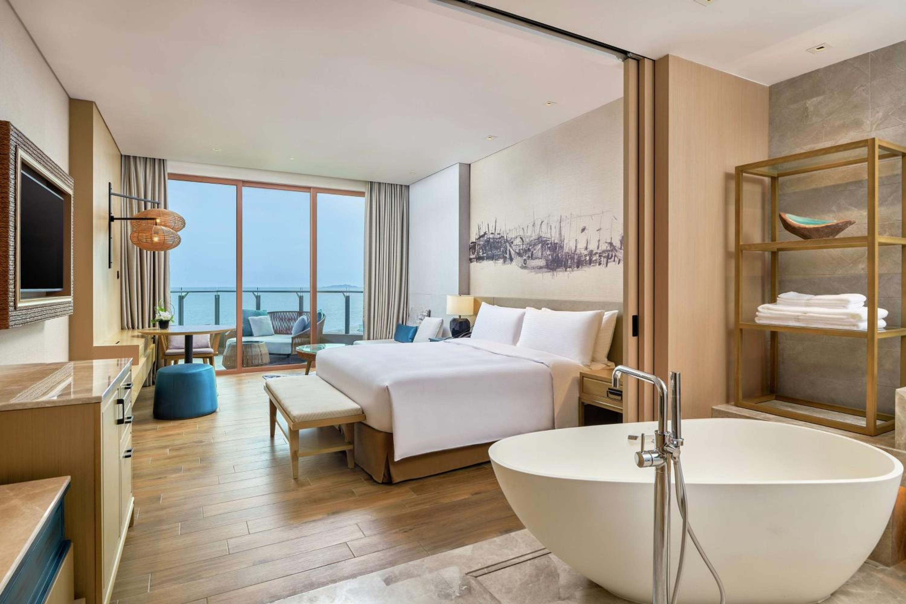 Deluxe King Room with Sea View