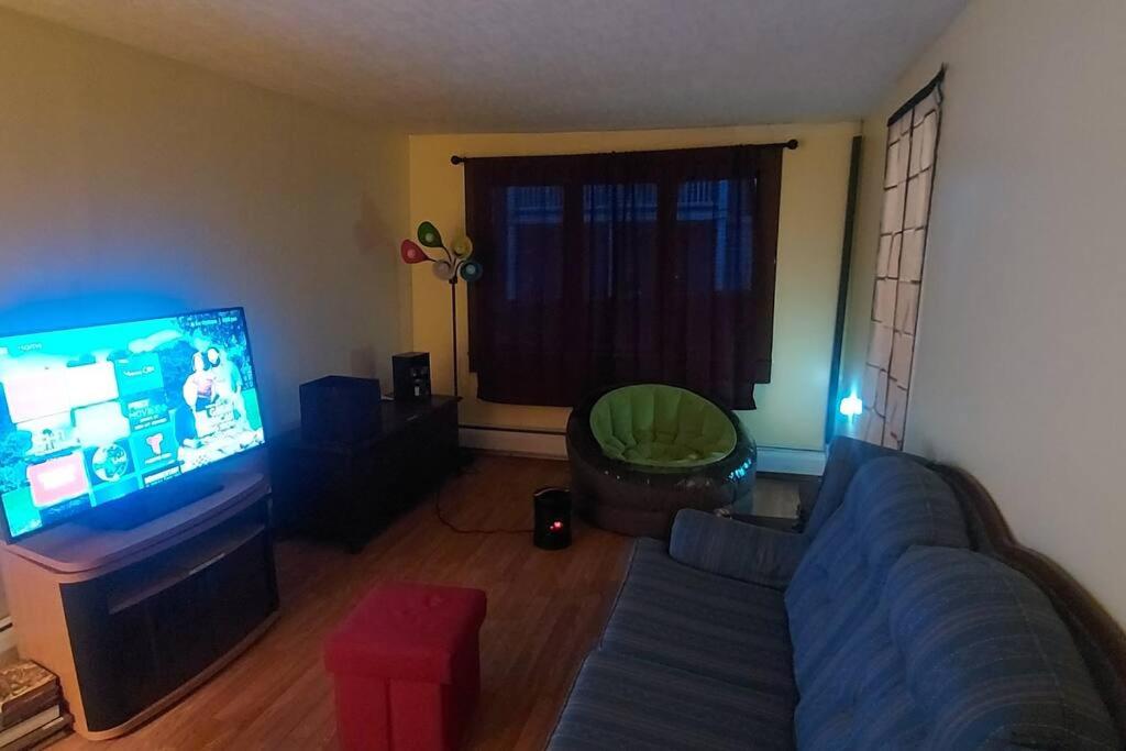 Three-Bedroom House photo 2
