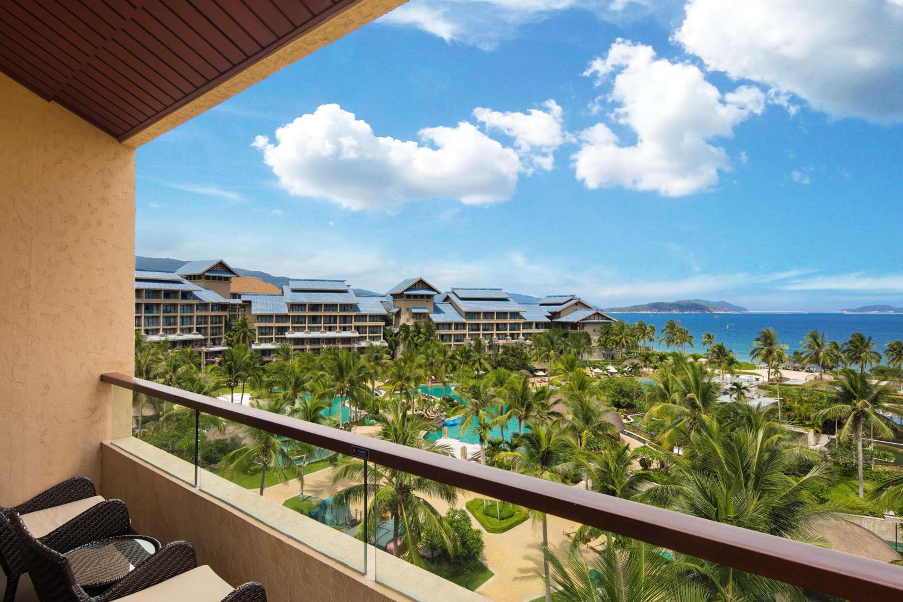 Deluxe King Room with Ocean View - Photo 2