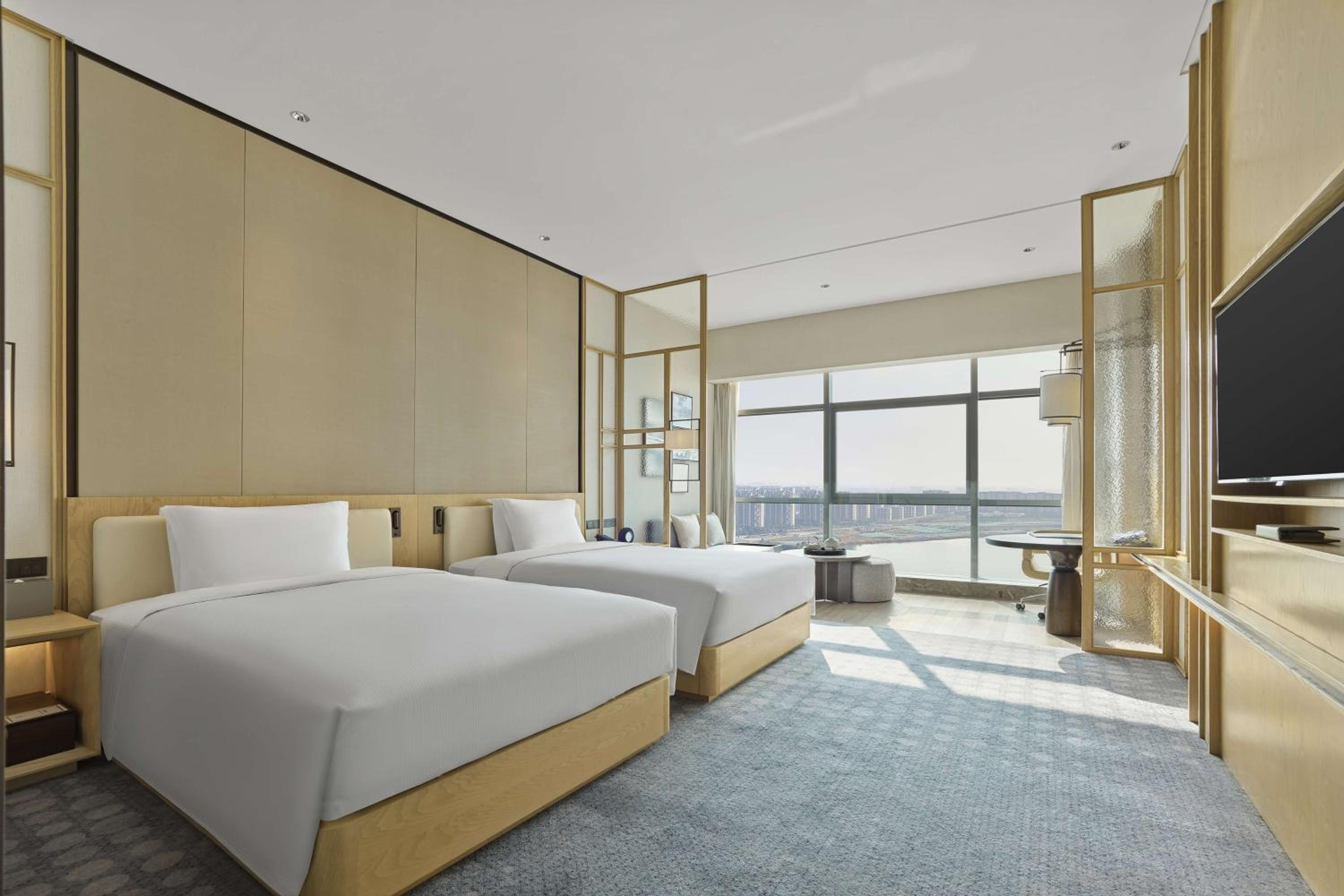 Twin Room with Lake View - Photo 2