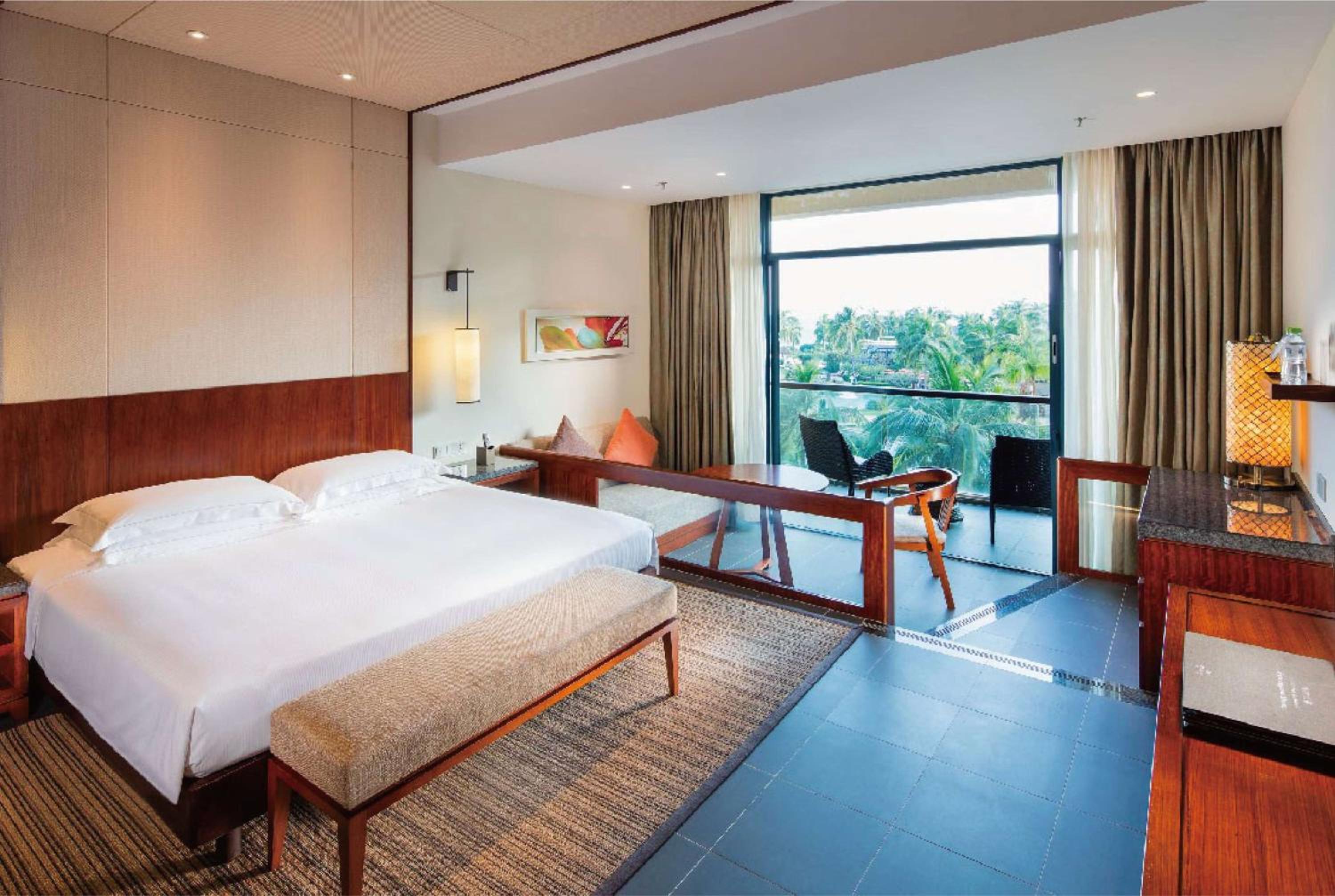 Deluxe King Room with Ocean View - Photo 1