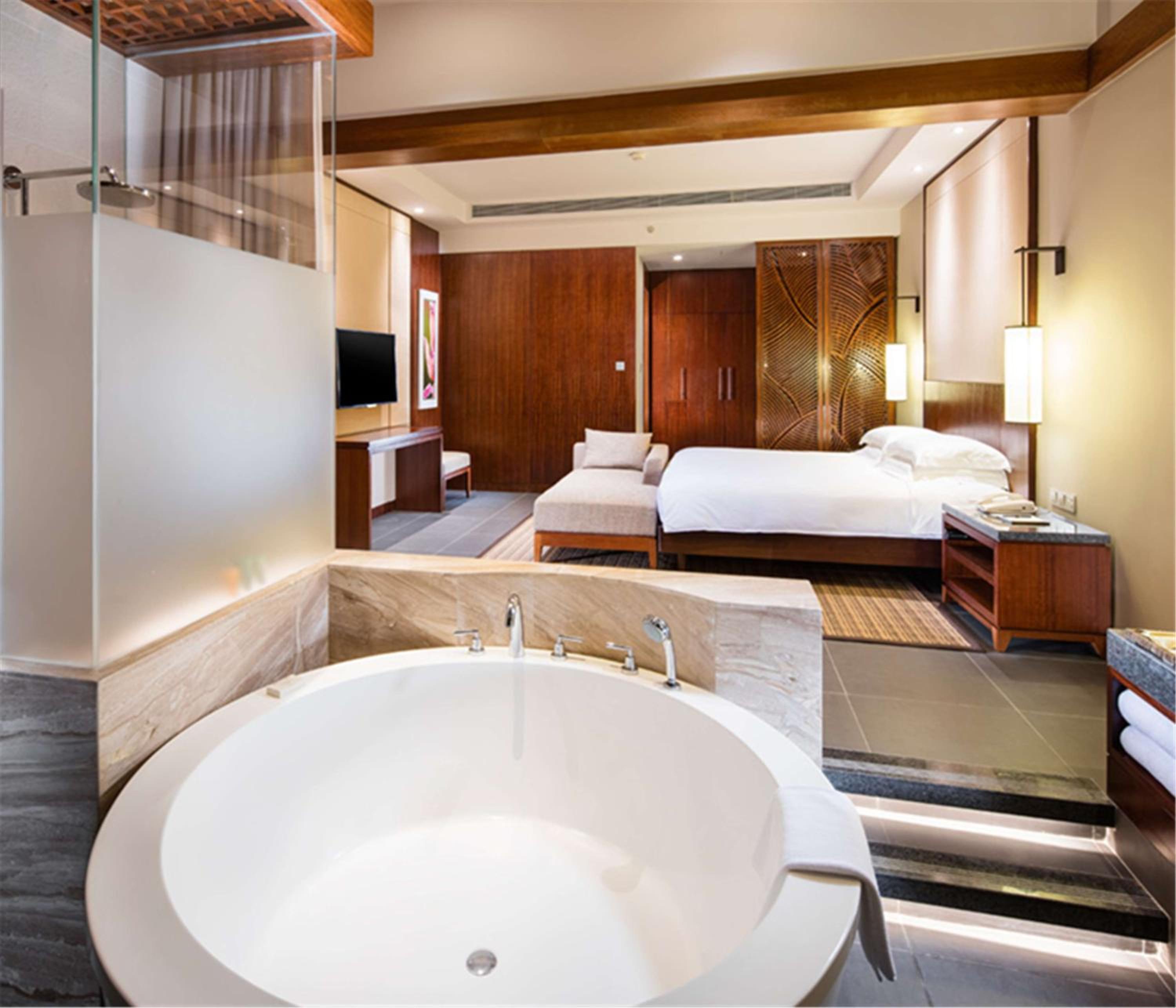Deluxe King Room - Photo 2