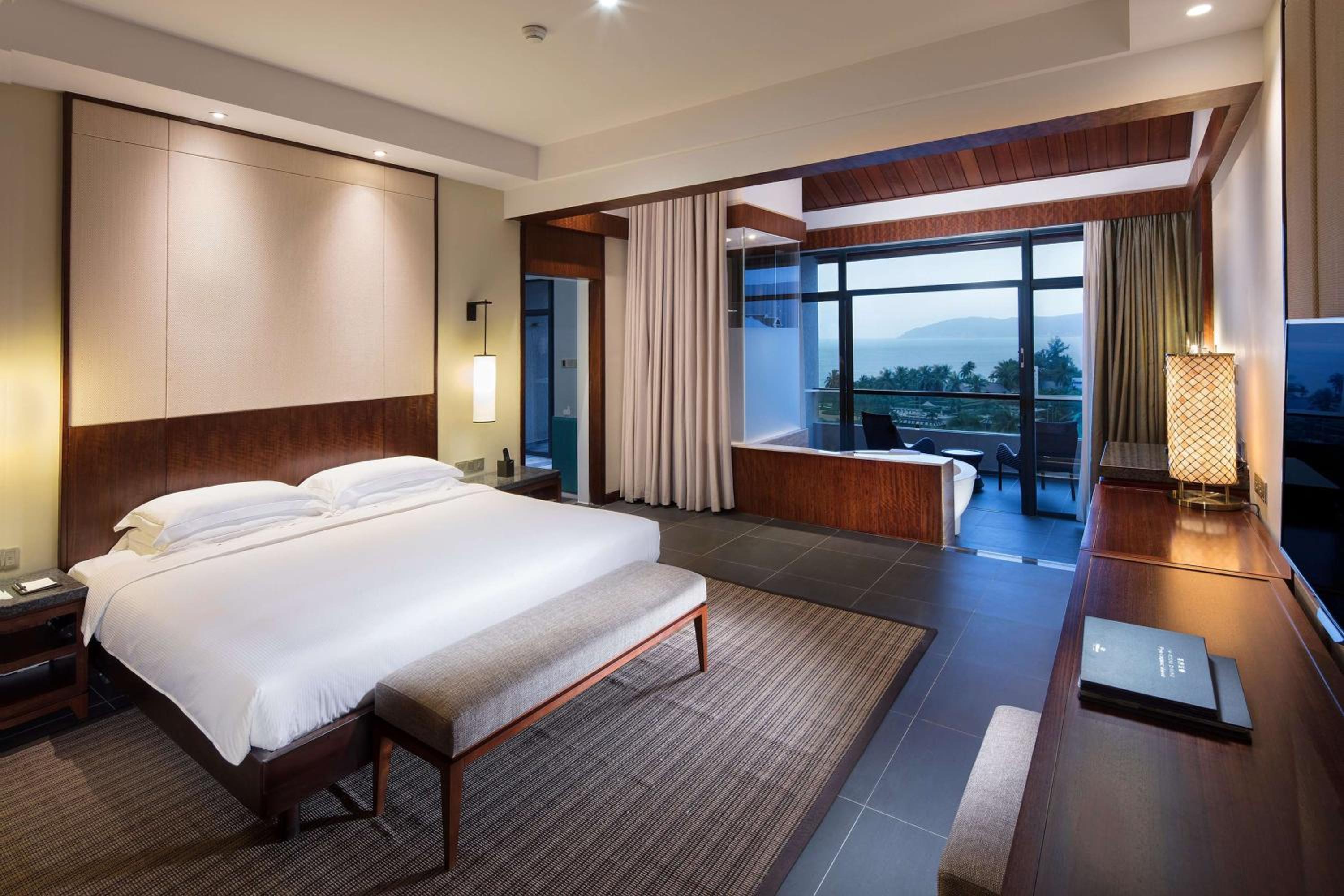 Deluxe Family Suite - Photo 1