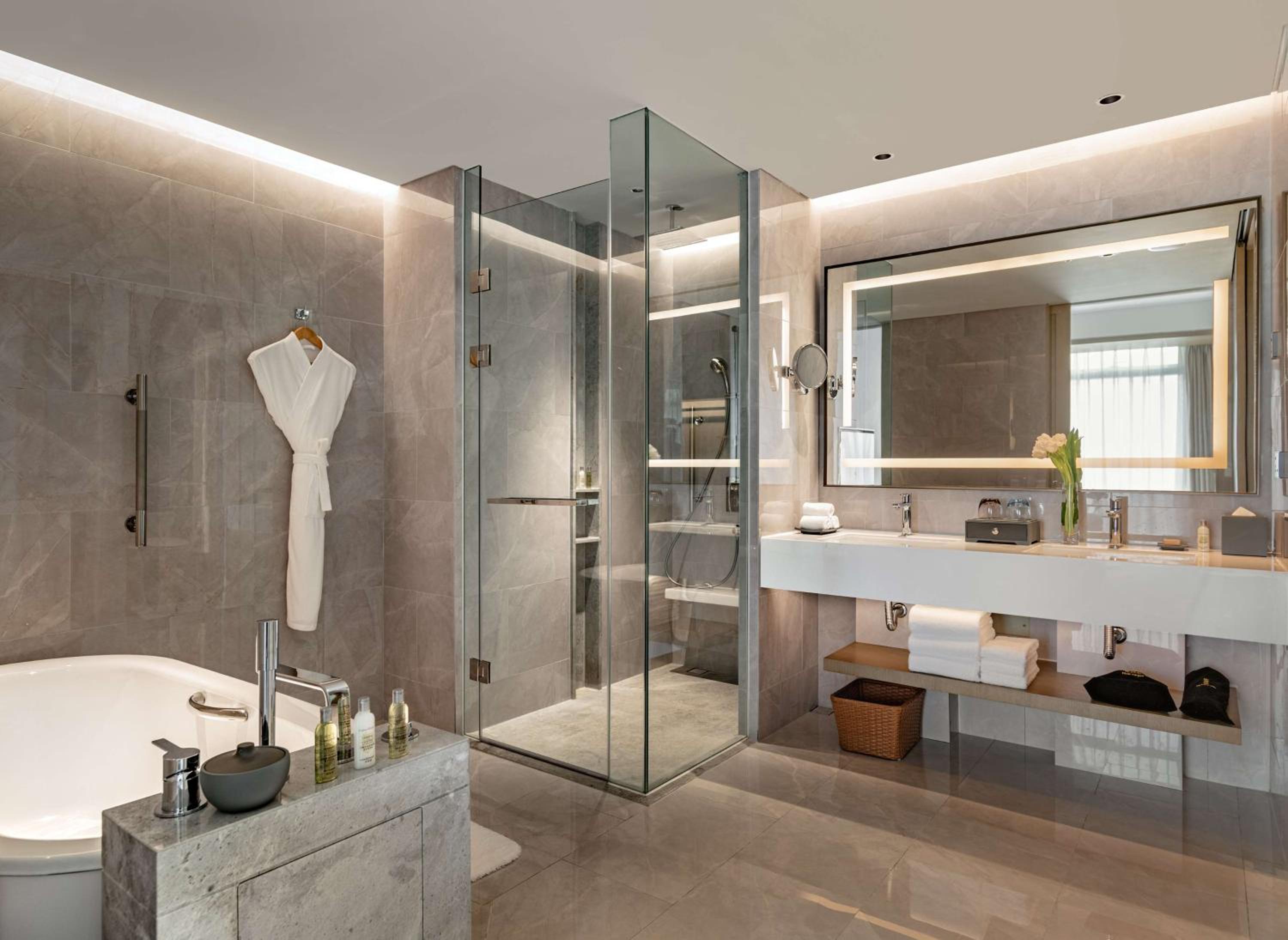 Deluxe King Suite