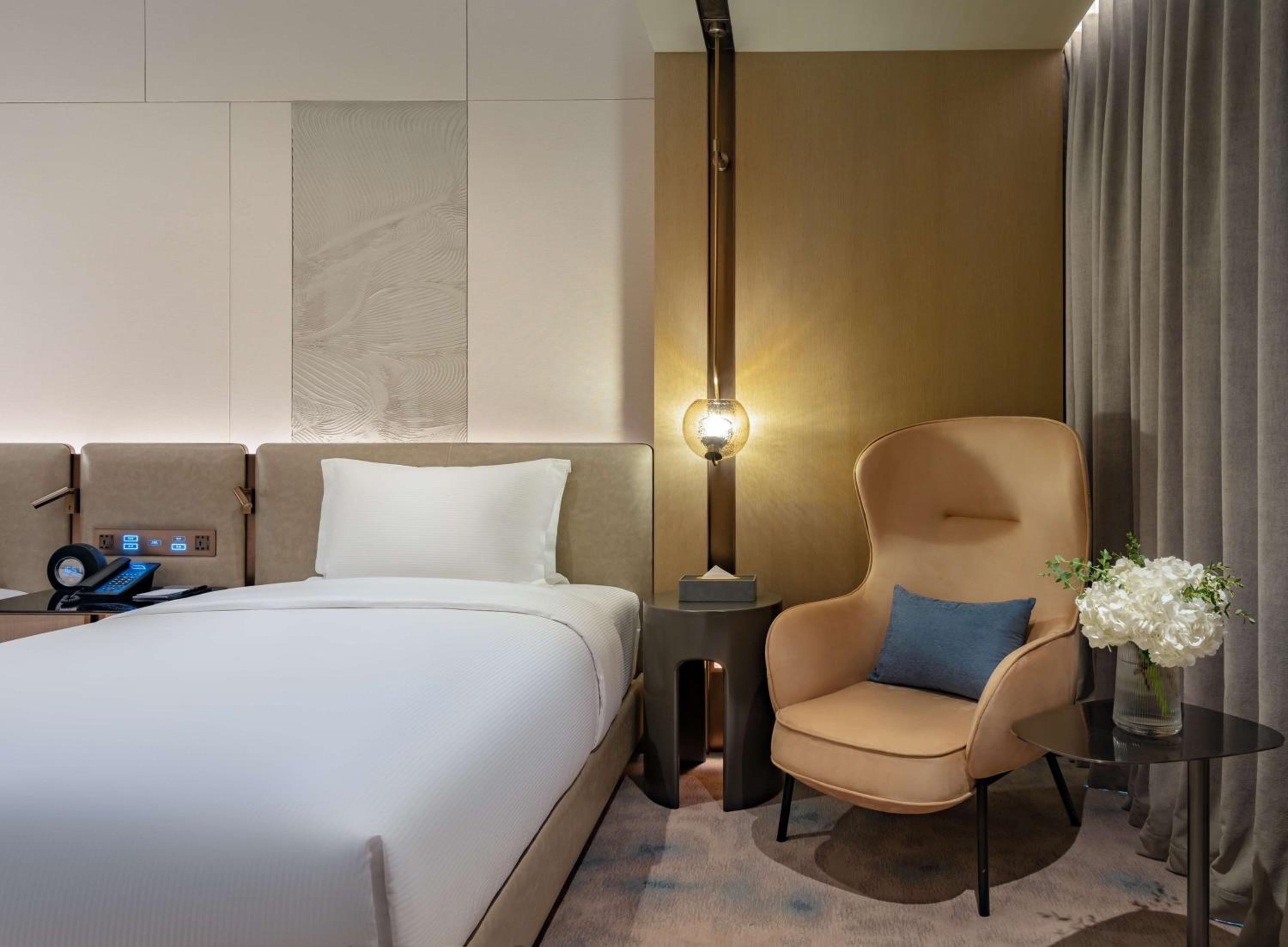 Executive Deluxe Twin Room - Photo 2