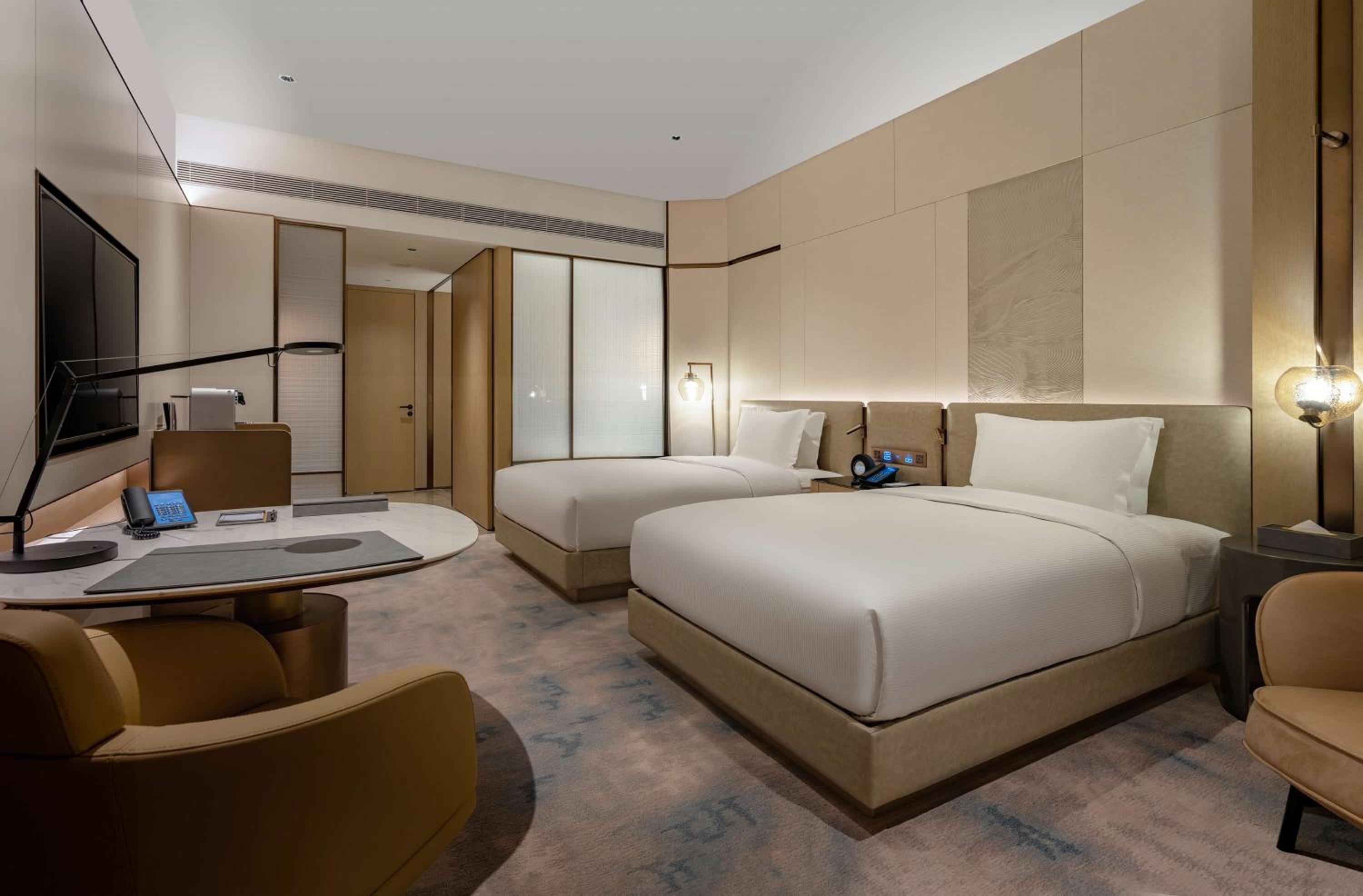 Executive Deluxe Twin Room - Photo 3