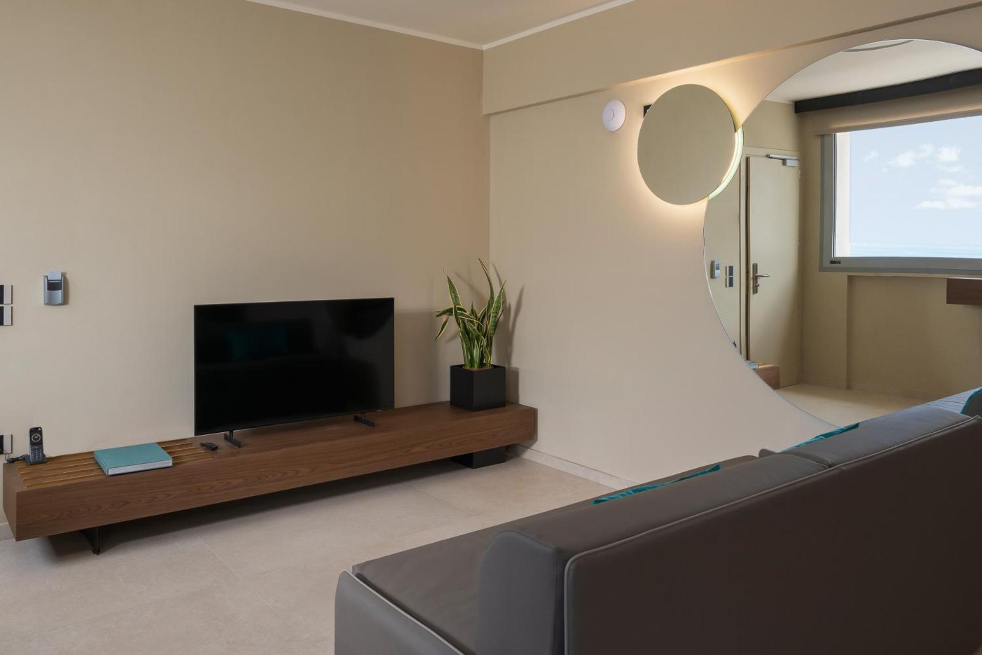 Deluxe Family Room photo 3