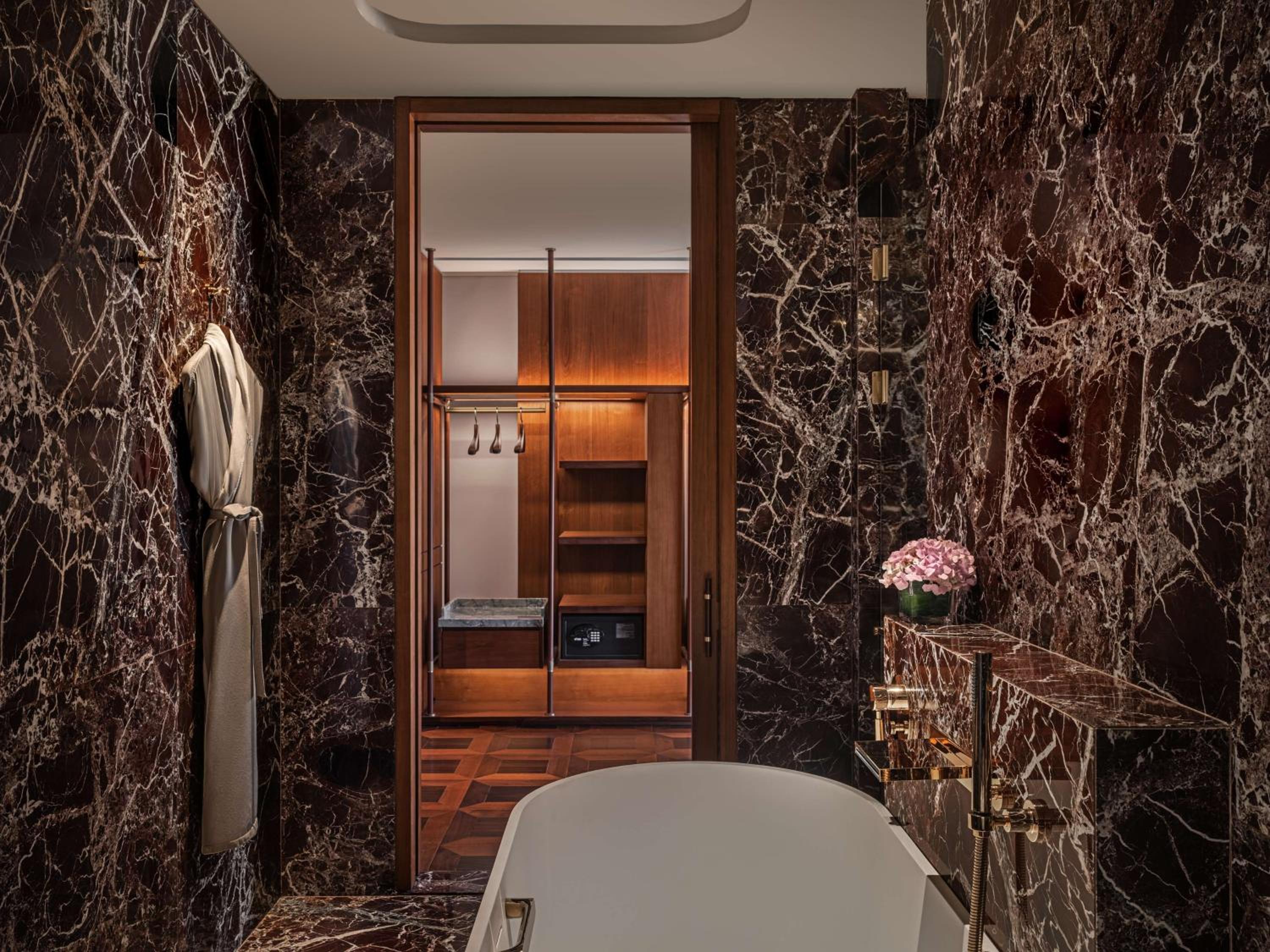 Premier Queen Room with Two Queen Beds - Photo 4