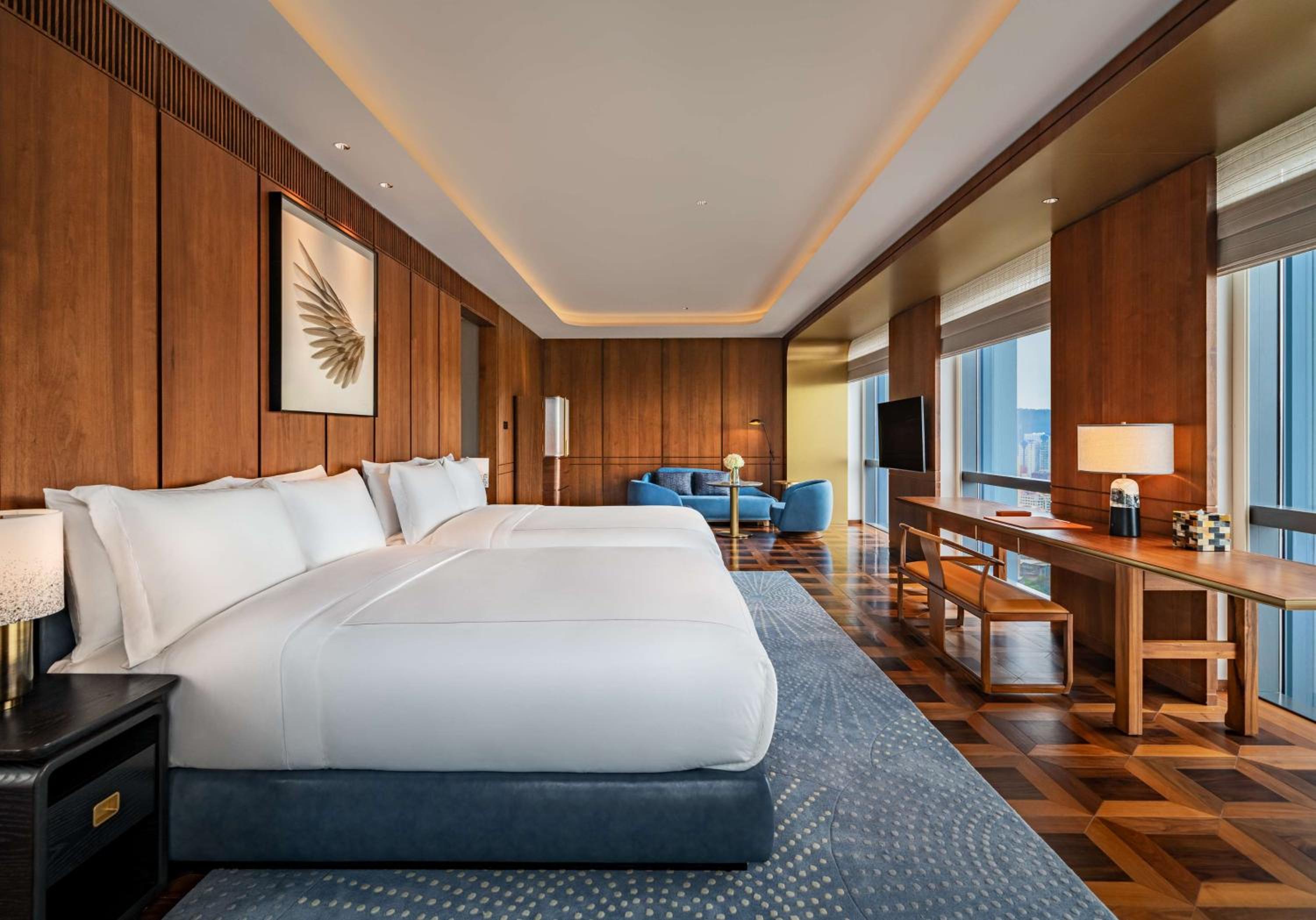 Grand Studio with Two Queen Beds - Photo 2