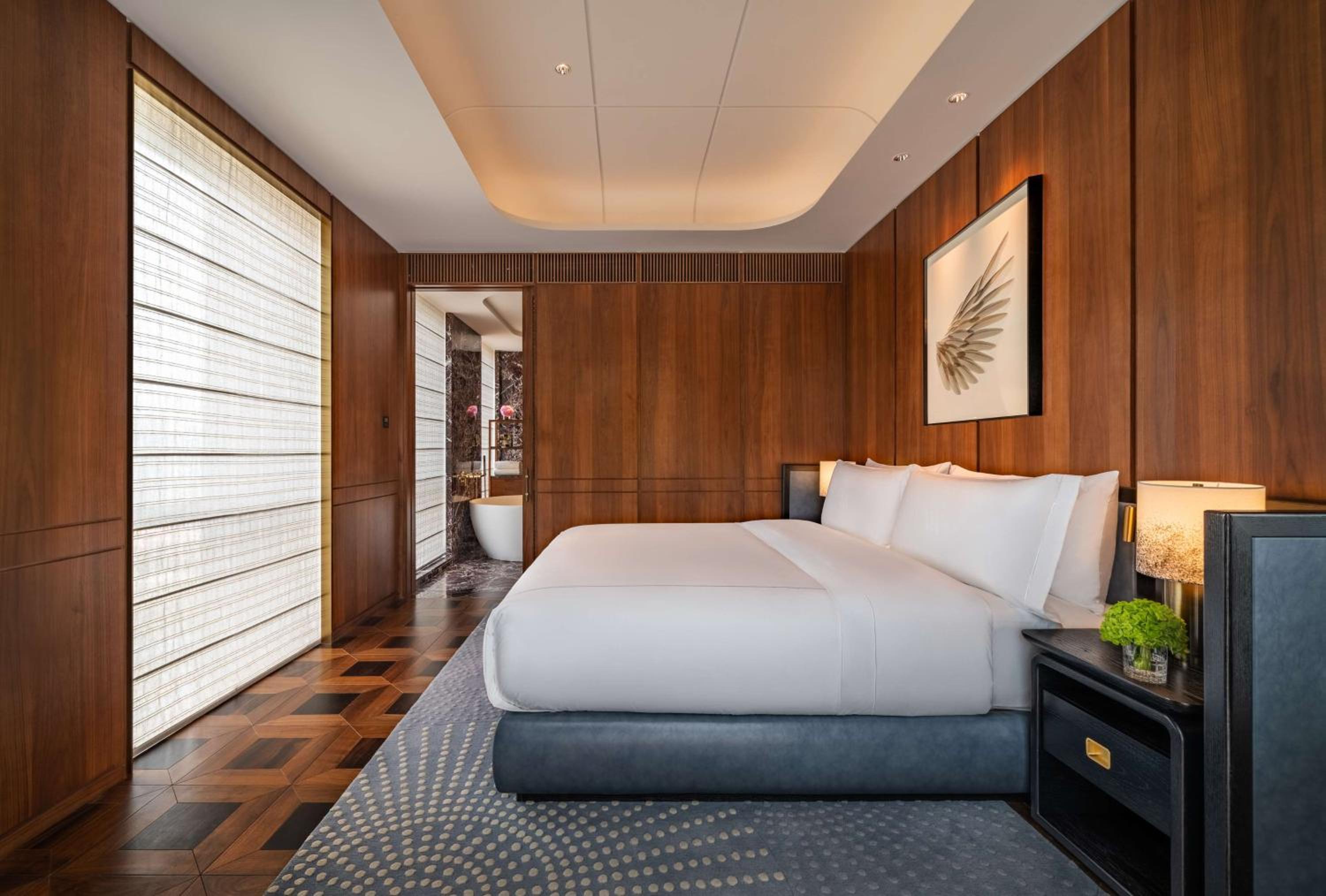 Waldorf Astoria Suite - Photo 2