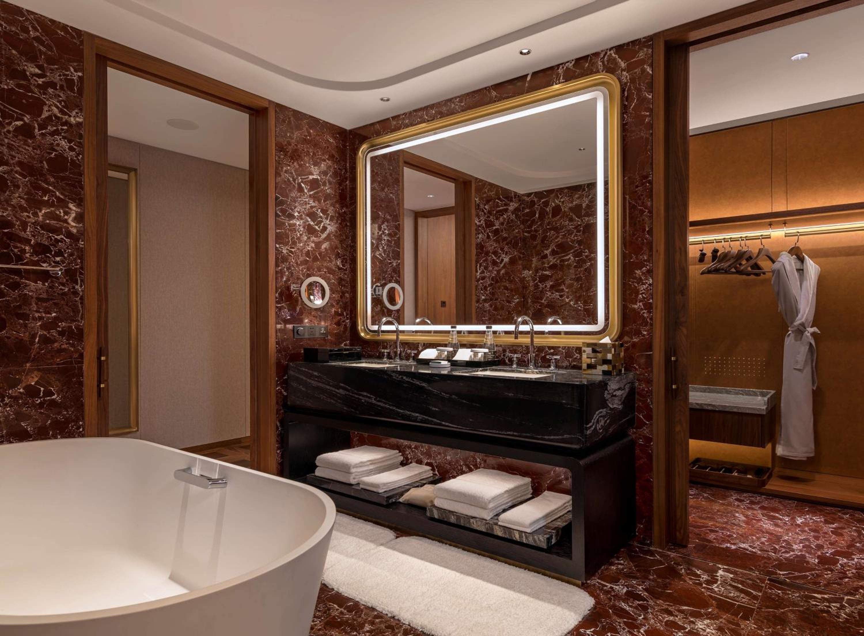 Deluxe Queen Room with Two Queen Beds - Photo 2