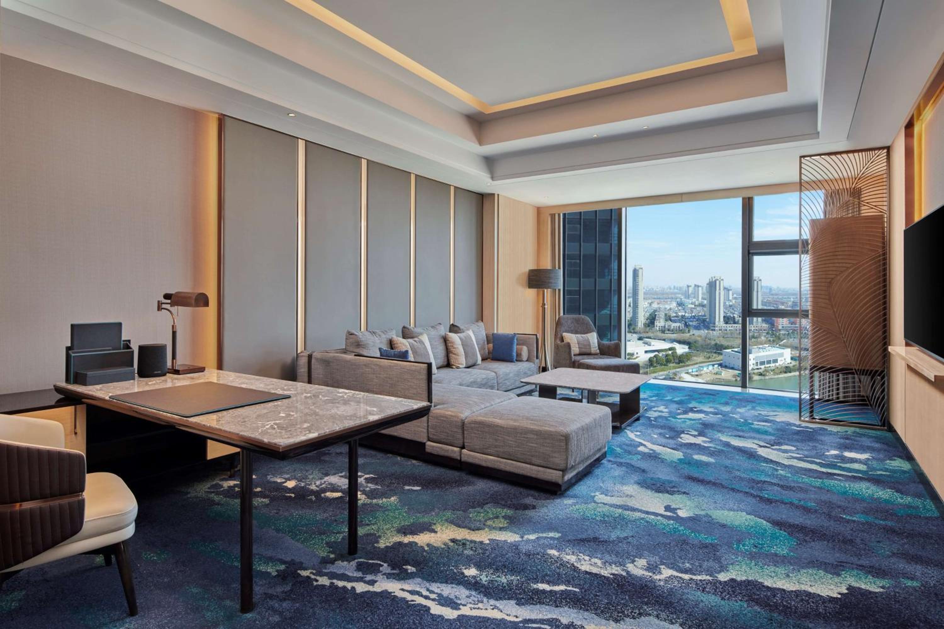 Deluxe King Suite - Photo 1