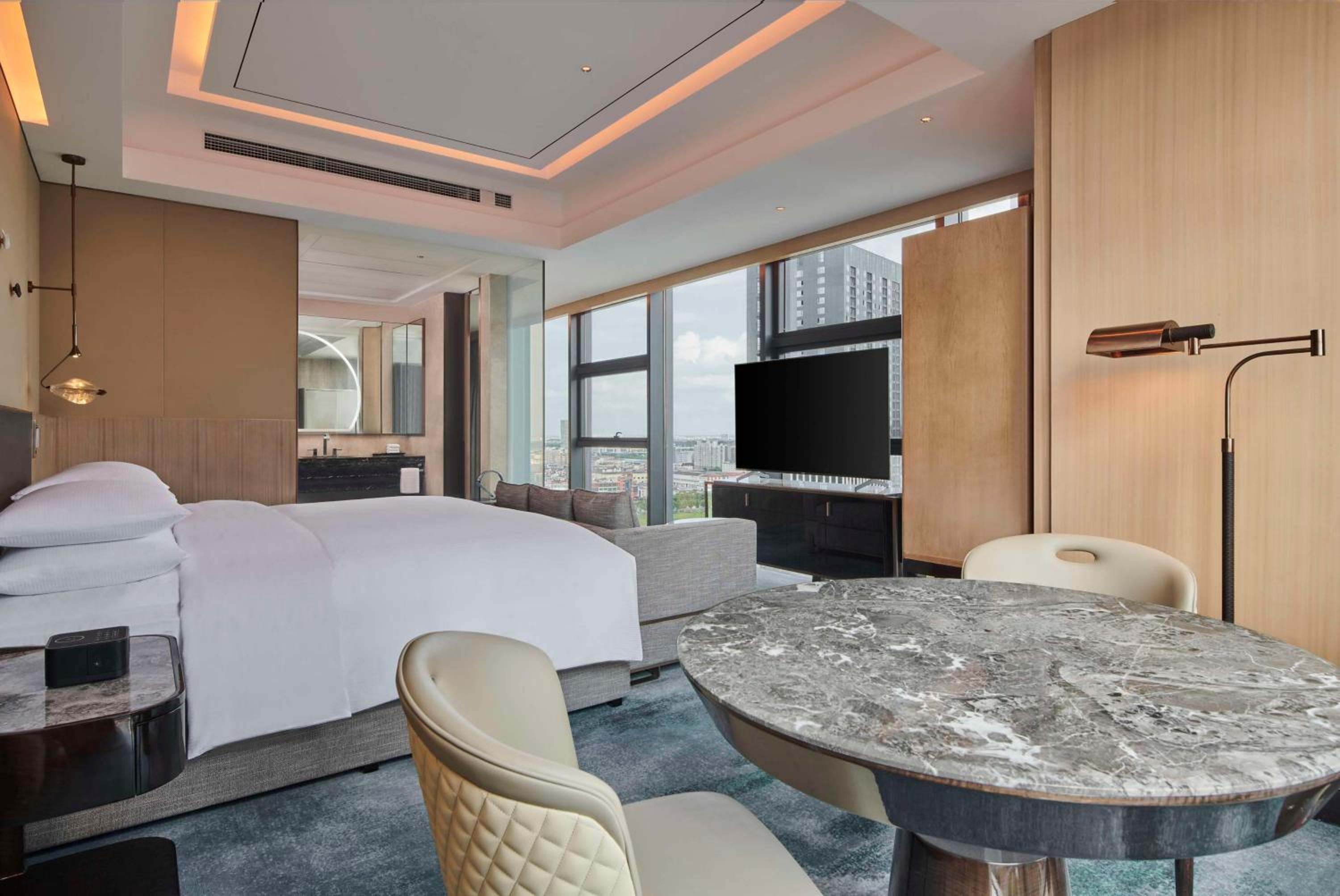 Executive Corner King Room with Lounge Access photo 1