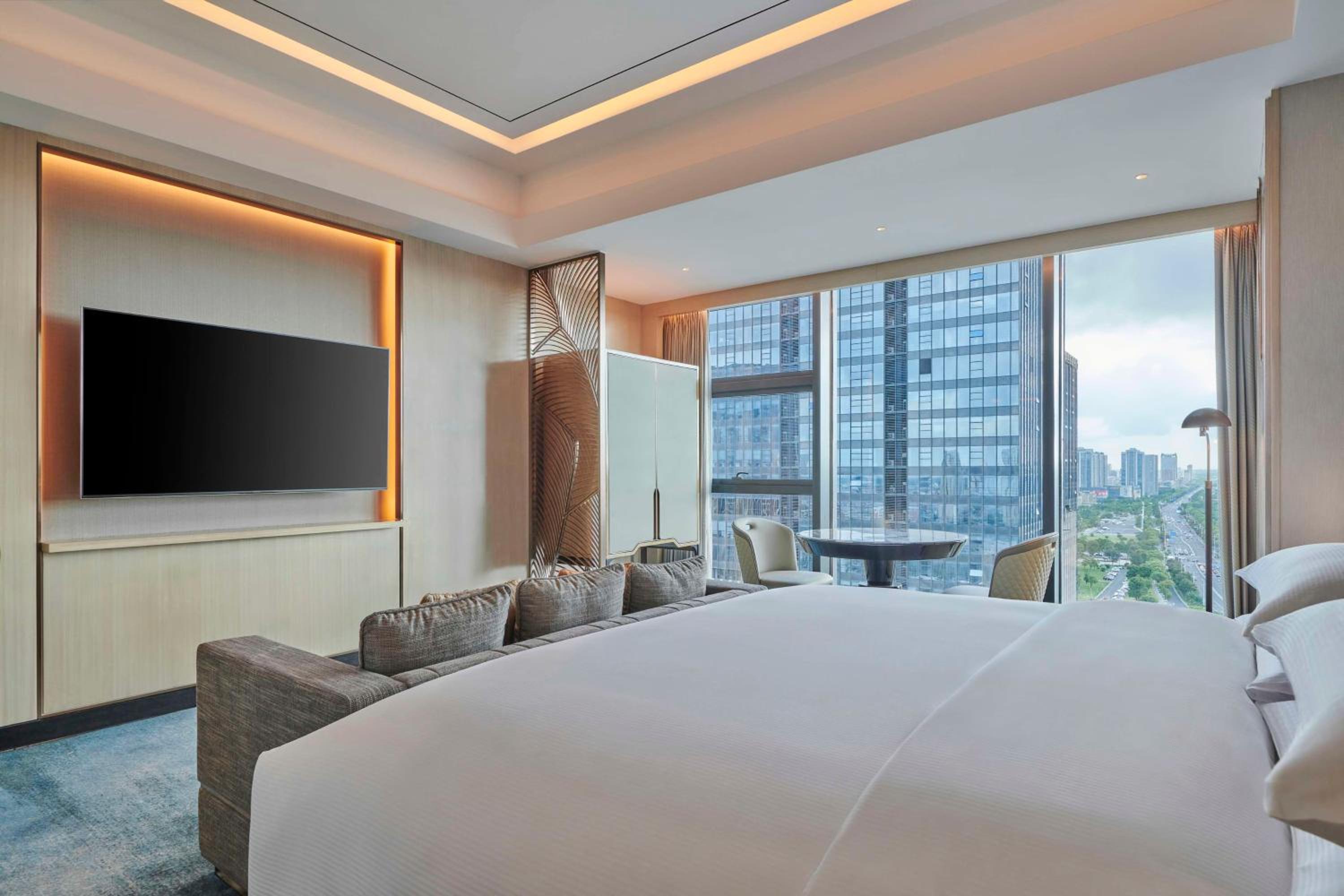 King Guest Room - Photo 4