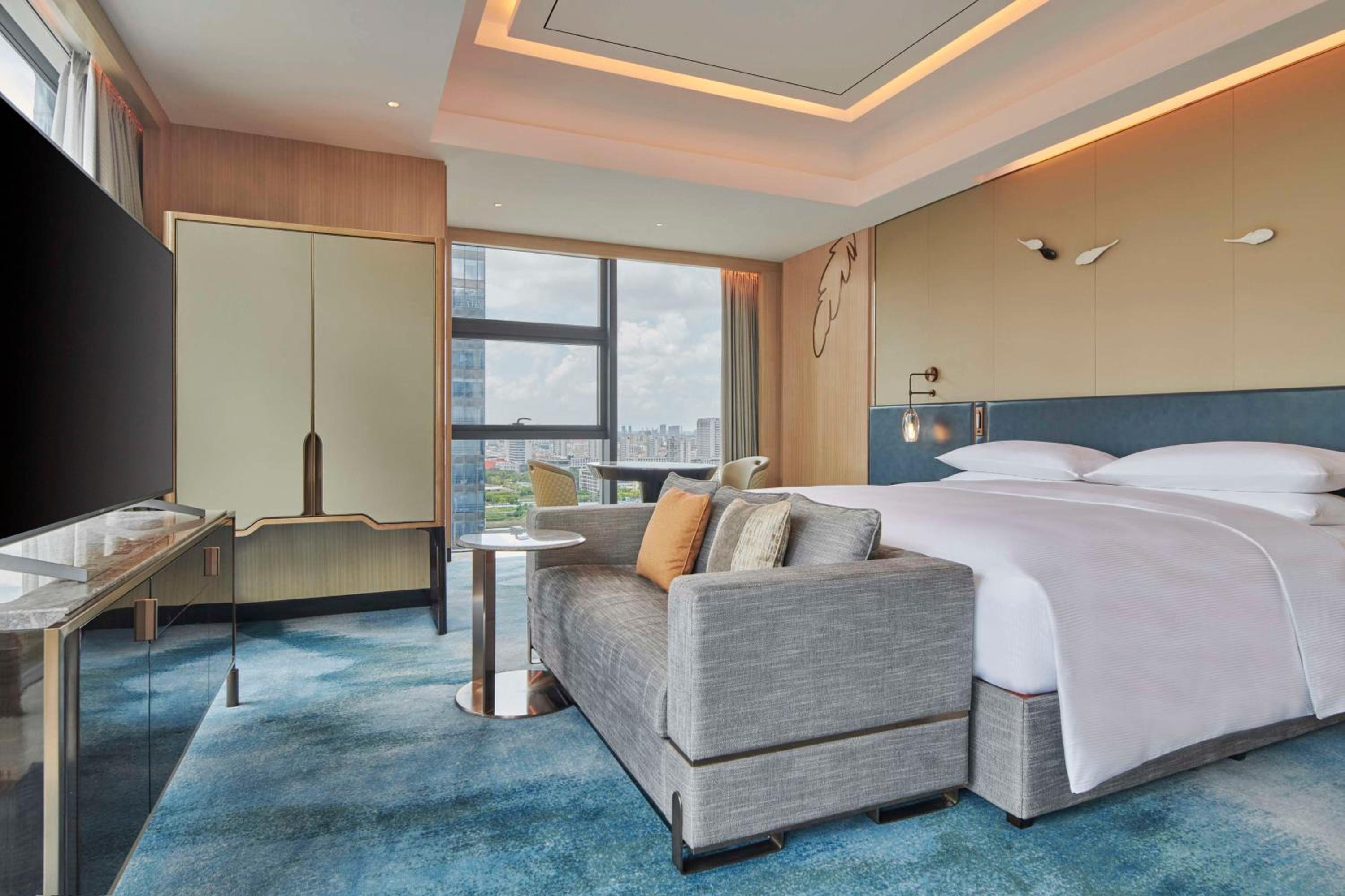 Executive Corner King Room with Lounge Access photo 2