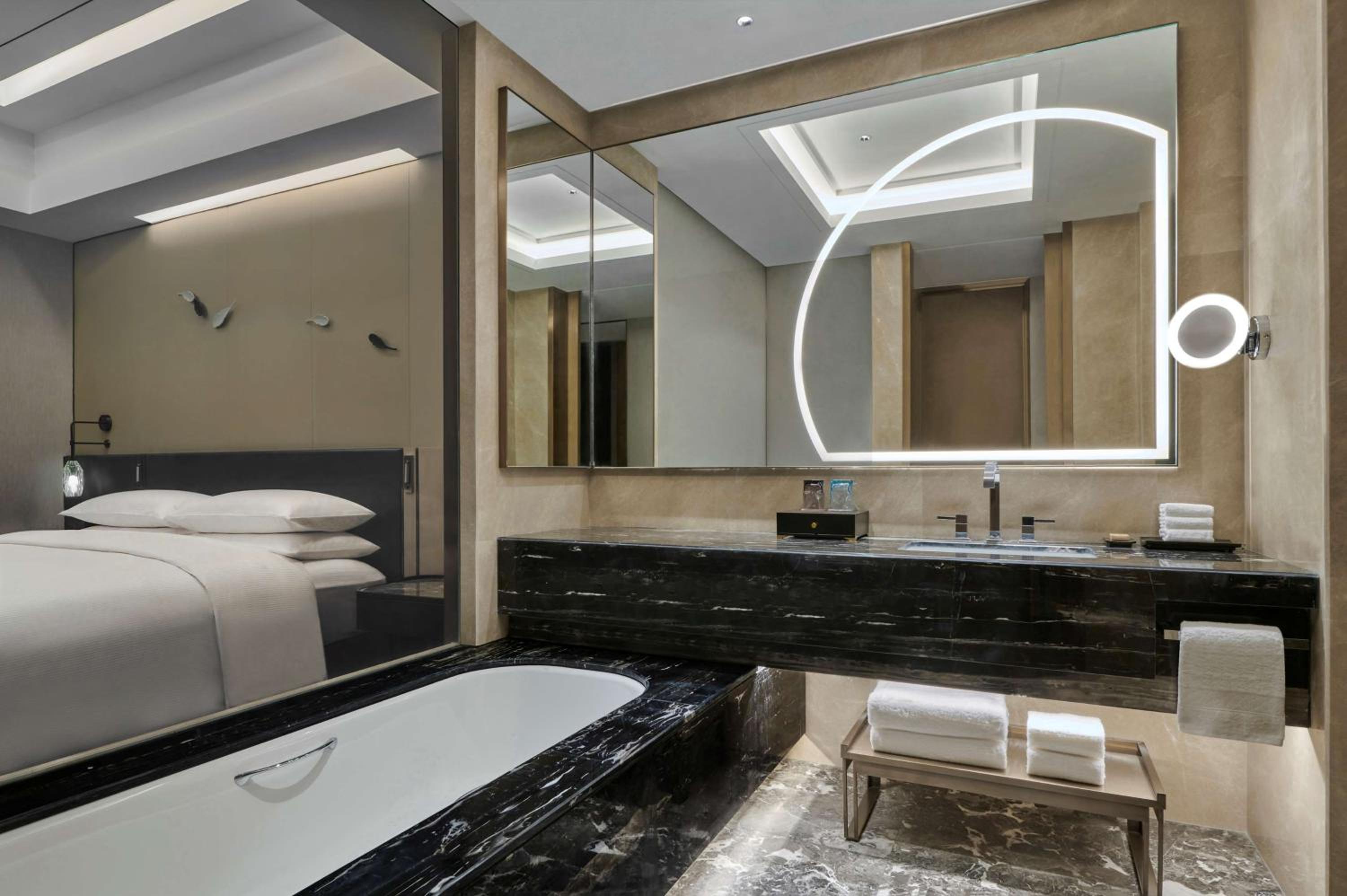 King Guest Room - Photo 2