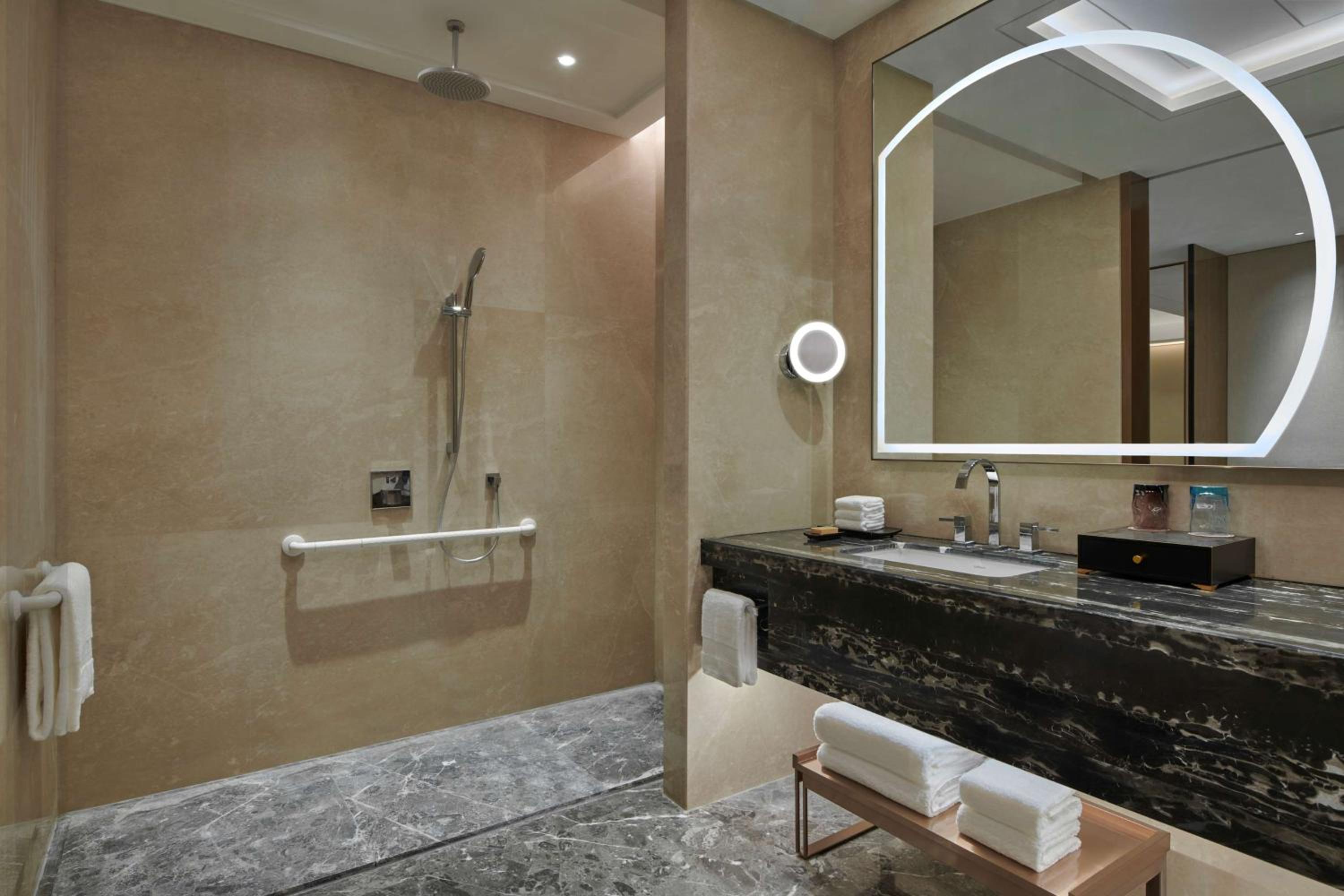 King Room - Mobility Accessible  photo 1