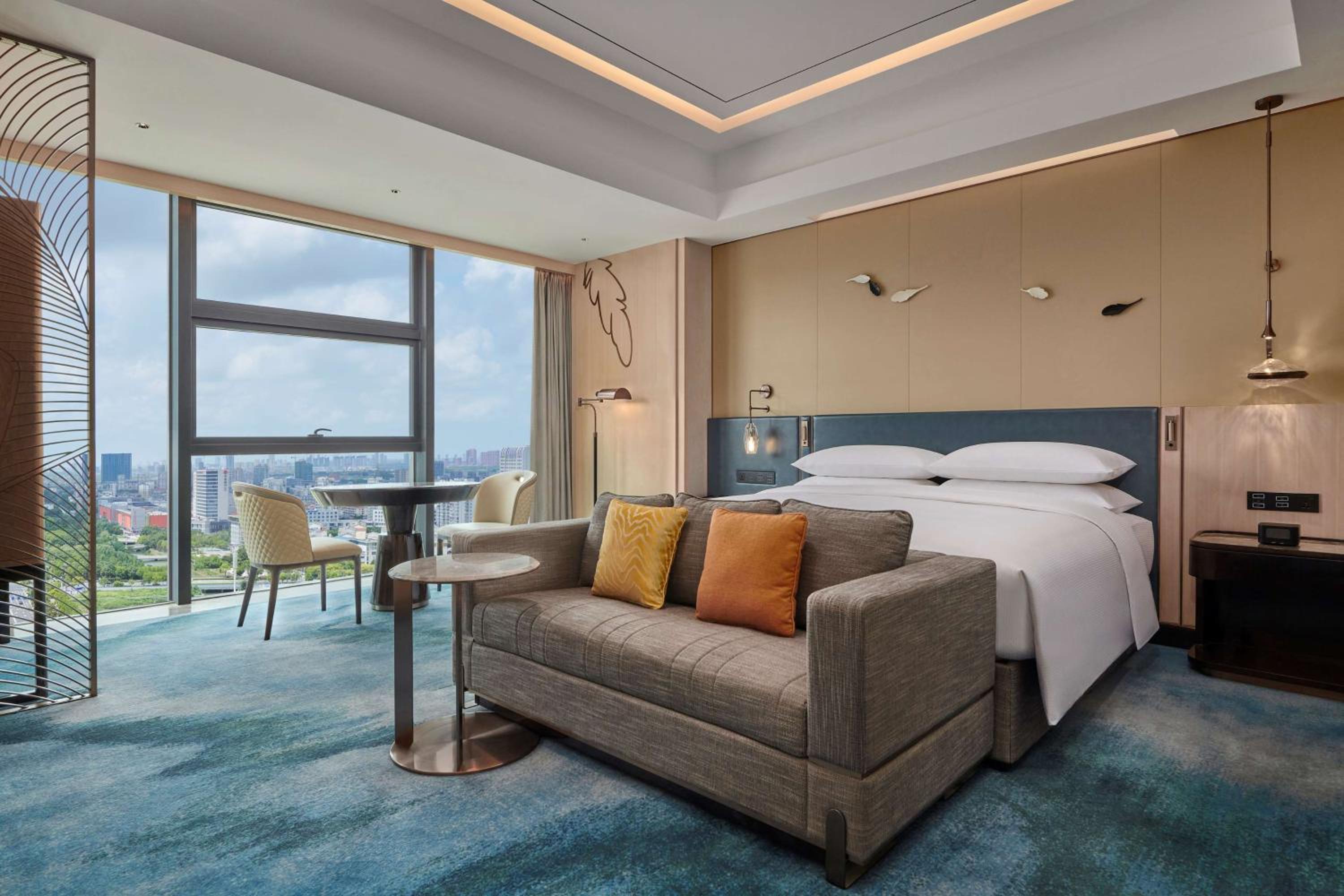 Deluxe King Room - Photo 1