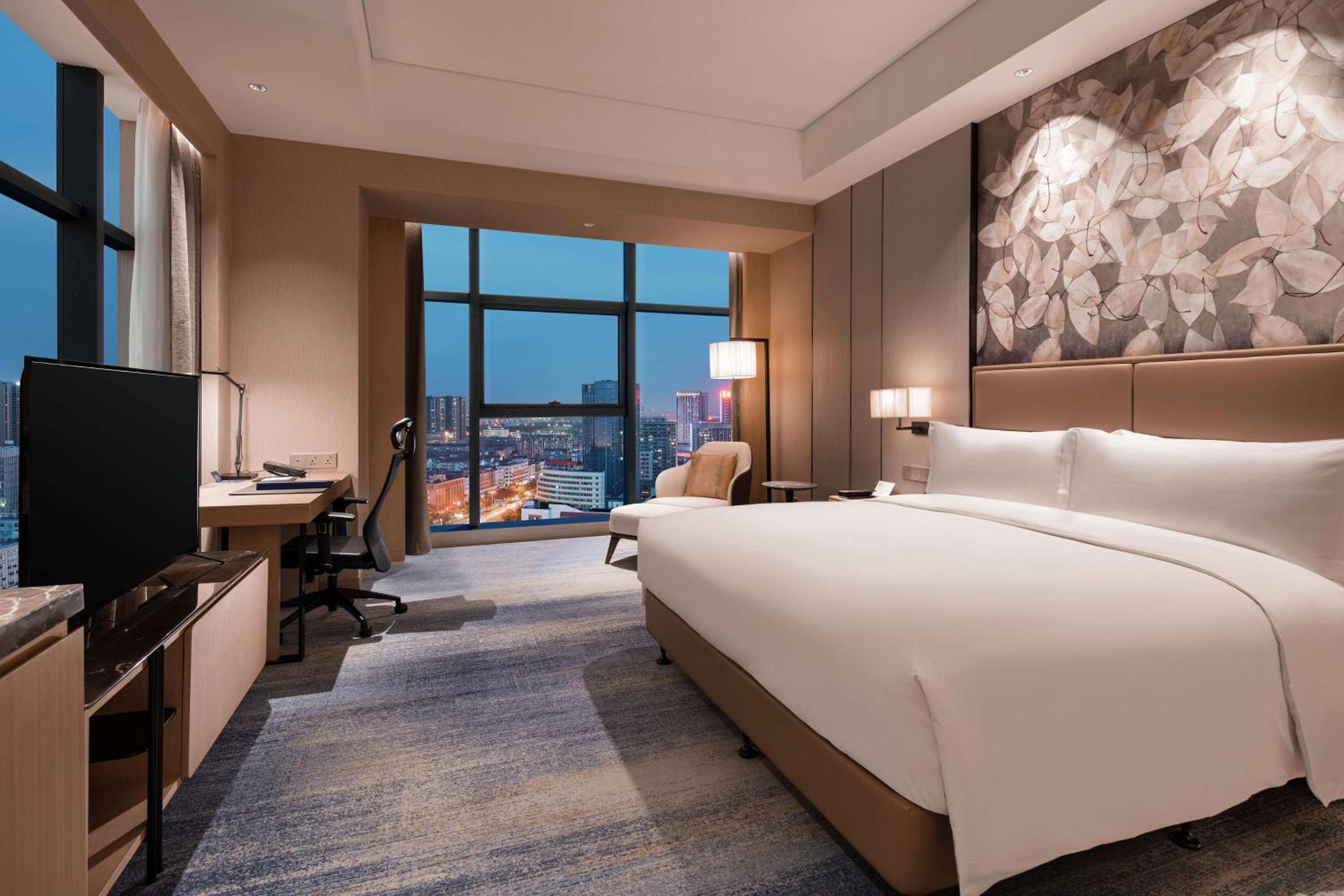 Corner King Room - High Floor - Photo 1