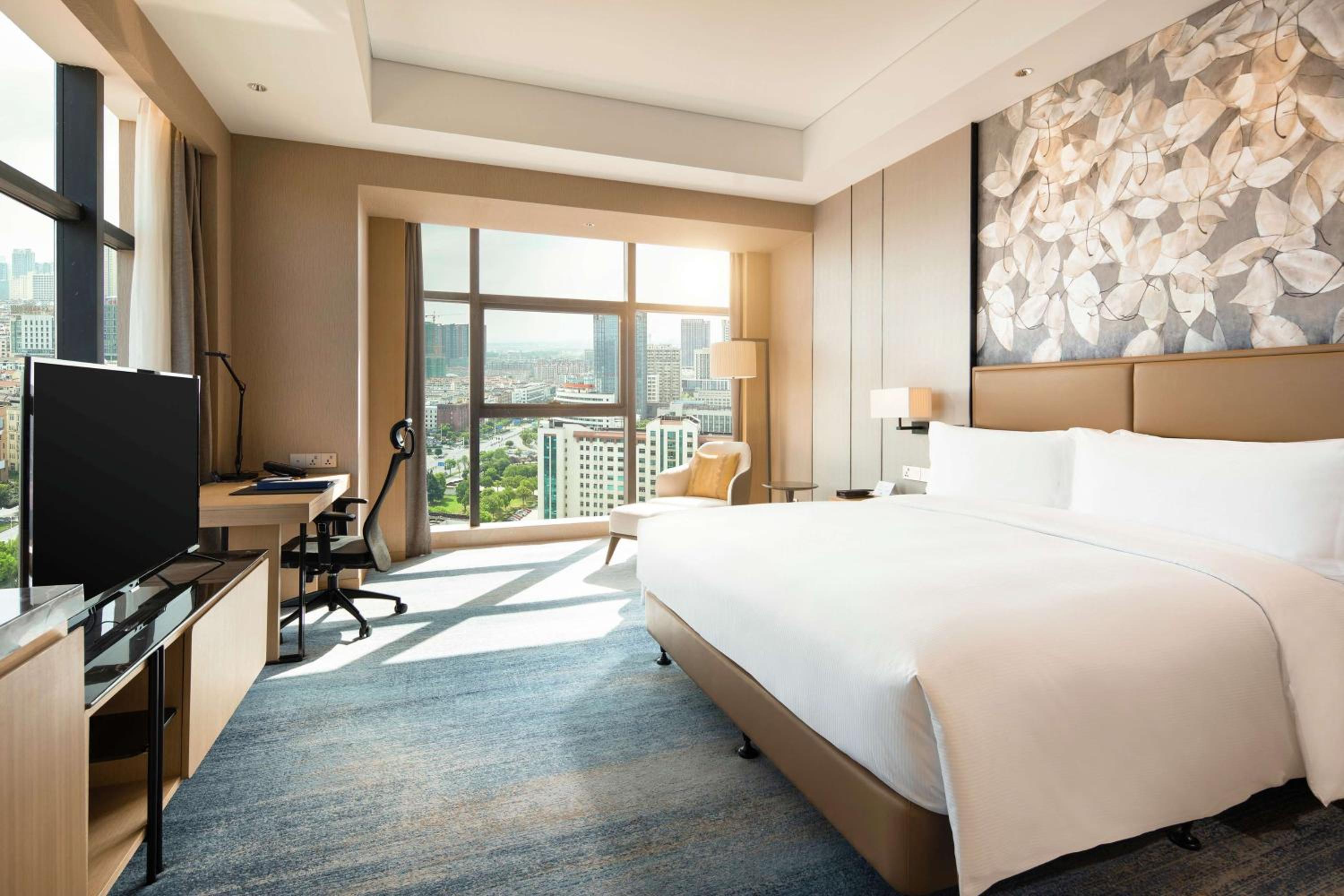 Corner King Room - High Floor - Photo 3