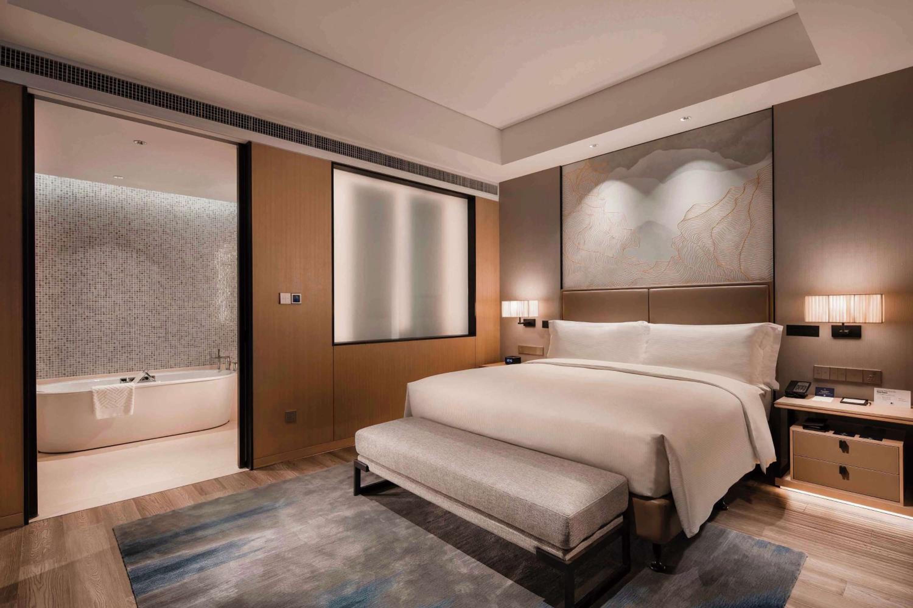 One-Bedroom King Suite - Photo 6