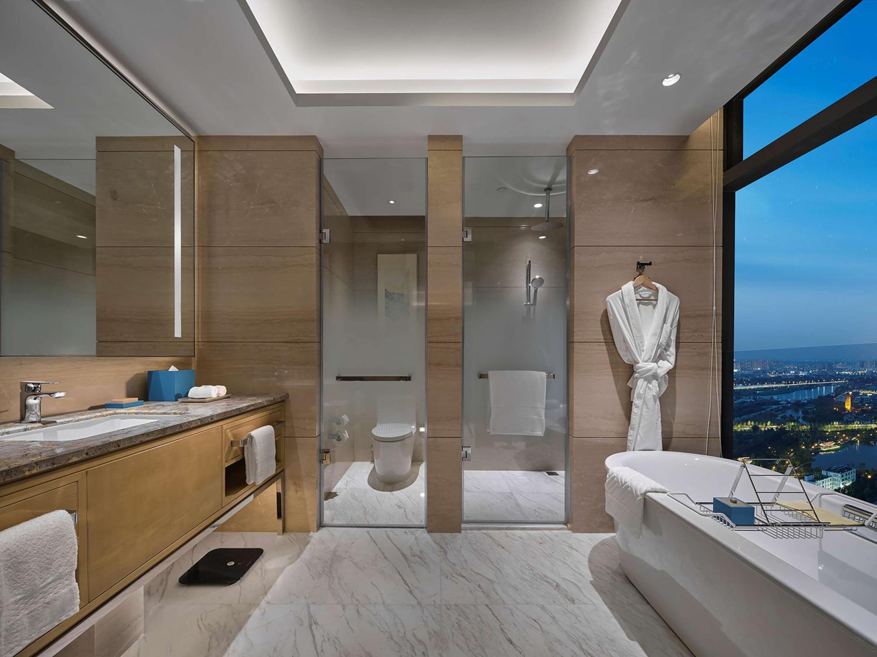Deluxe King Room - Photo 3