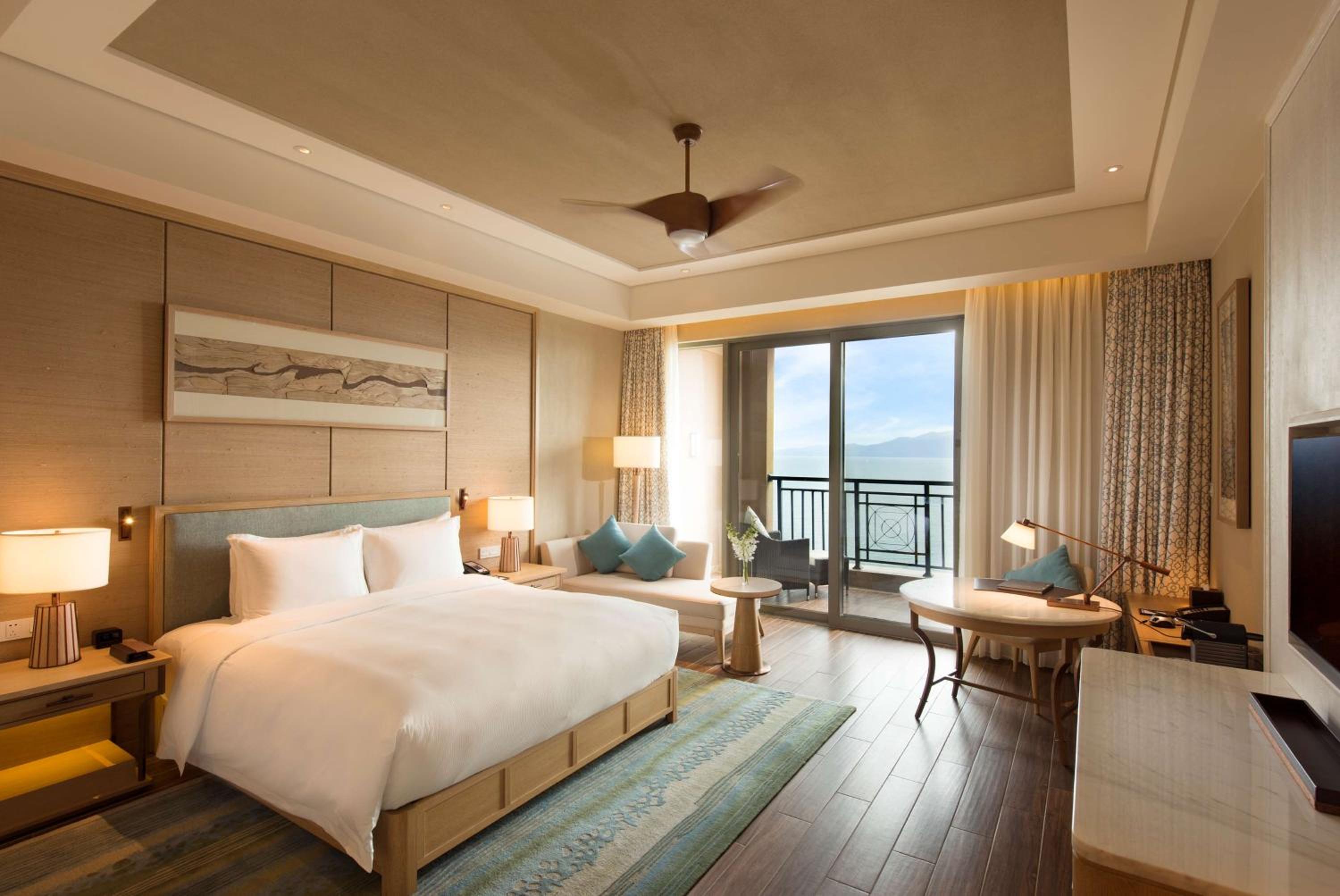 Deluxe King Room photo 3
