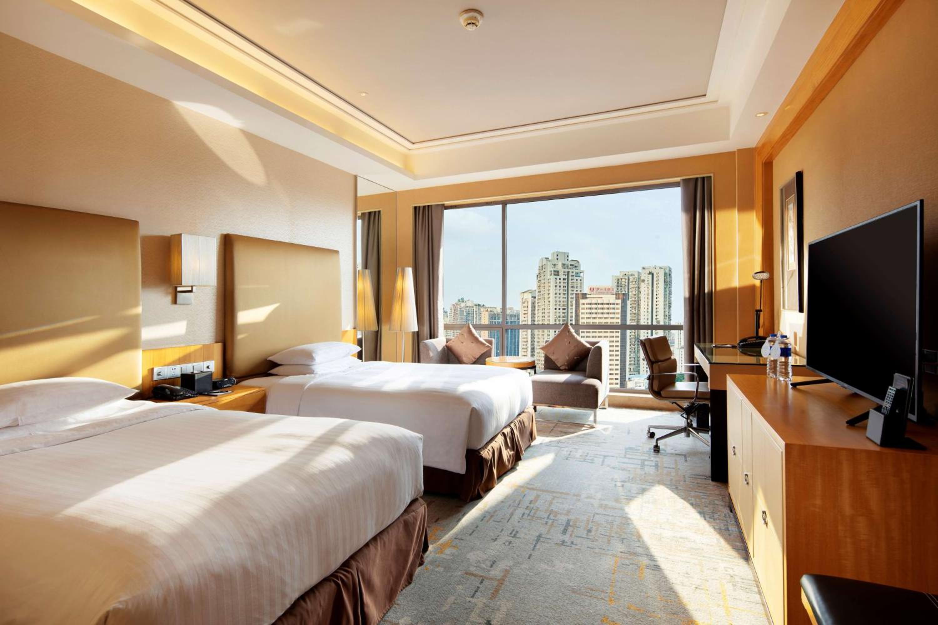 Deluxe Twin Room with City View - Photo 1
