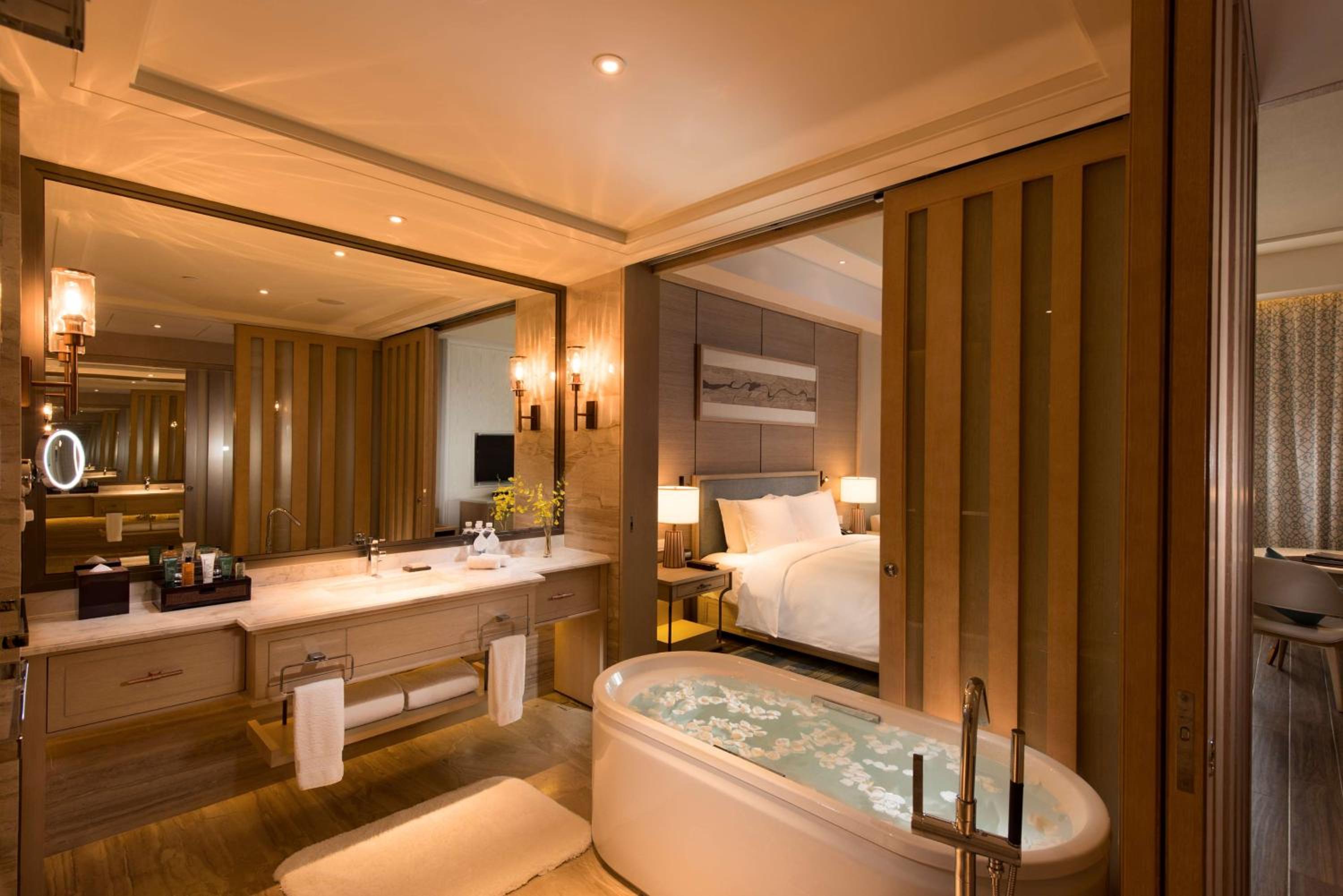 King Room with Mountain View photo 2