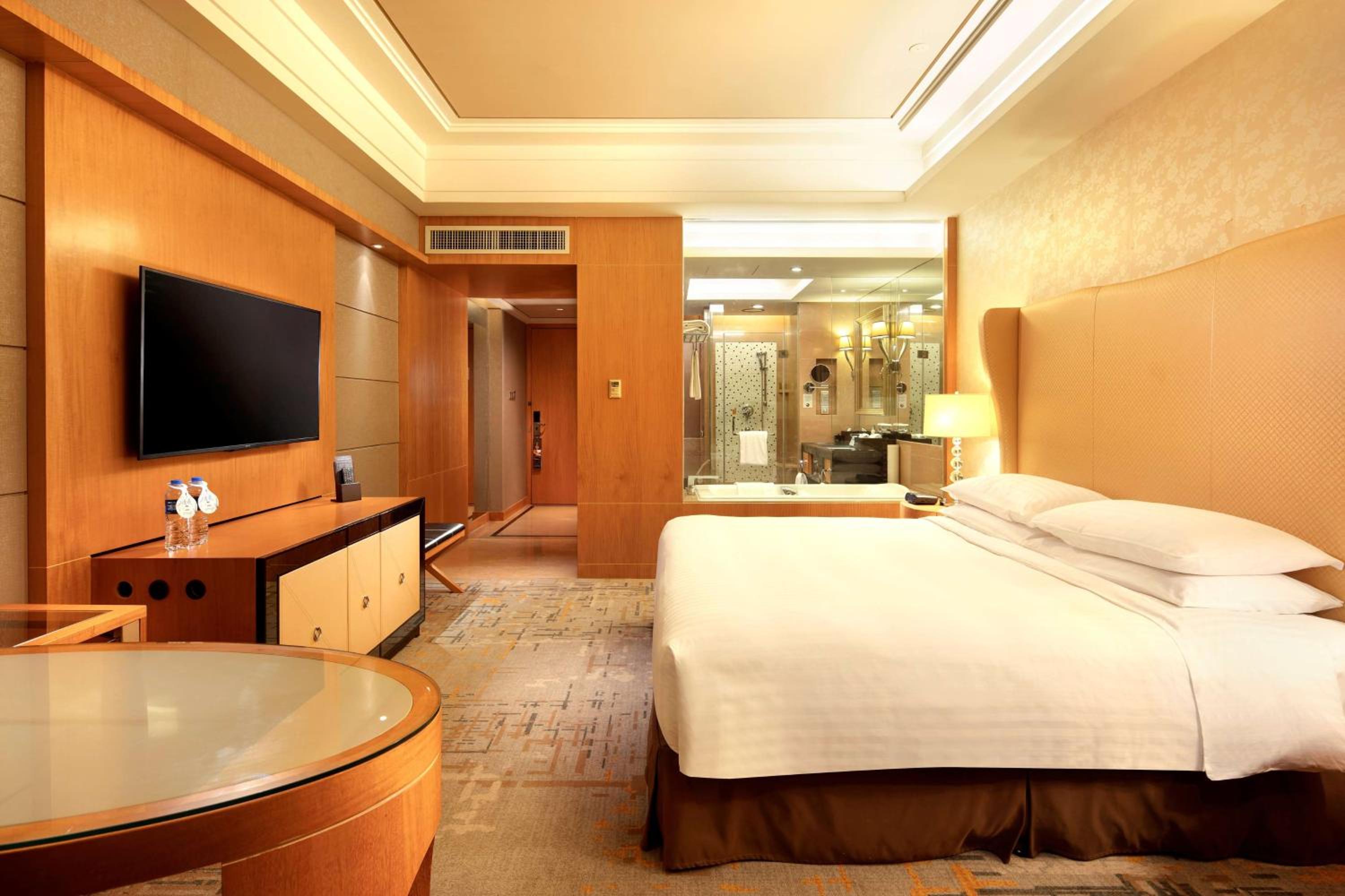 Deluxe King Room - Photo 1